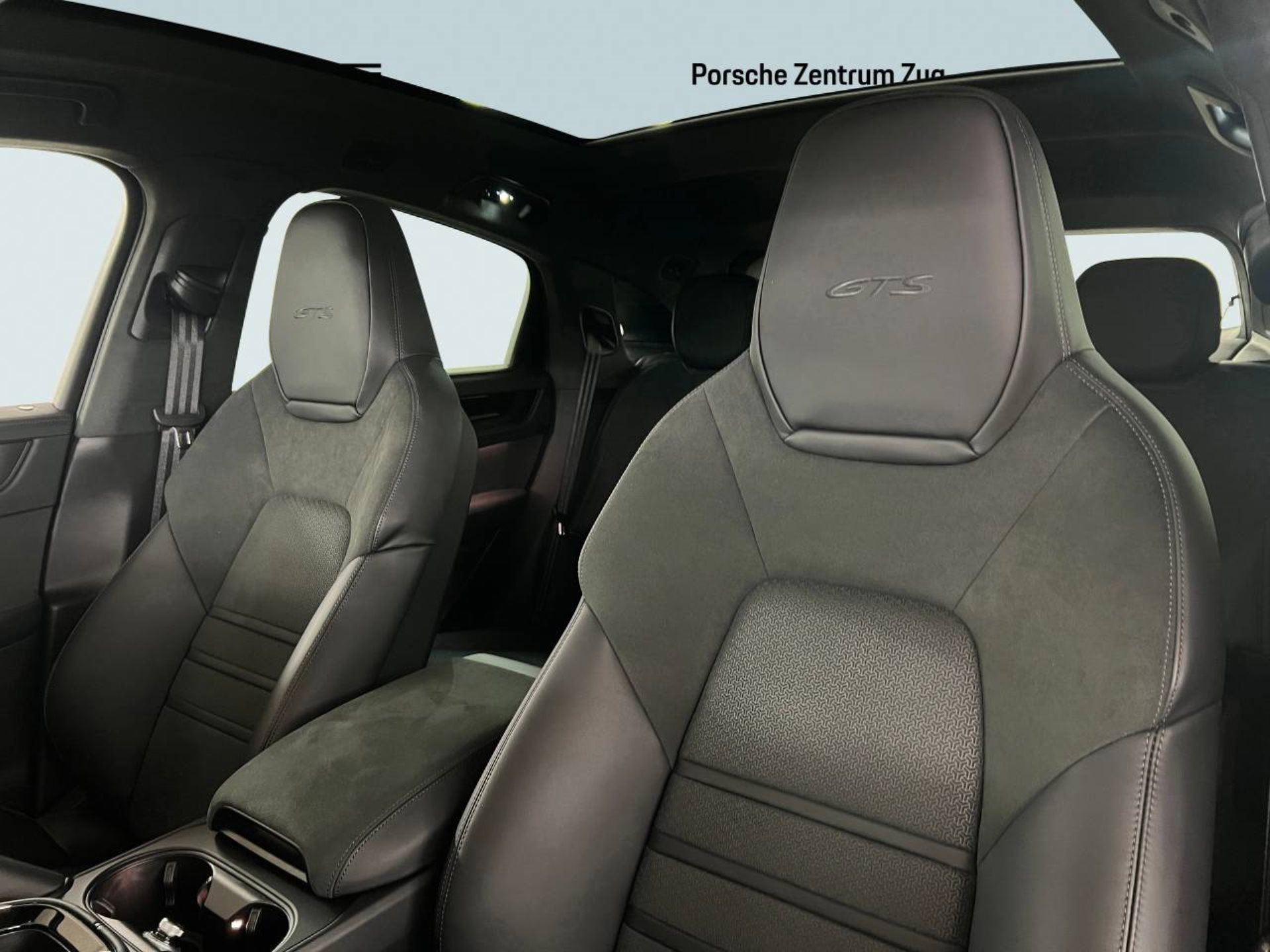 PORSCHE Cayenne GTS Coupé-image-4