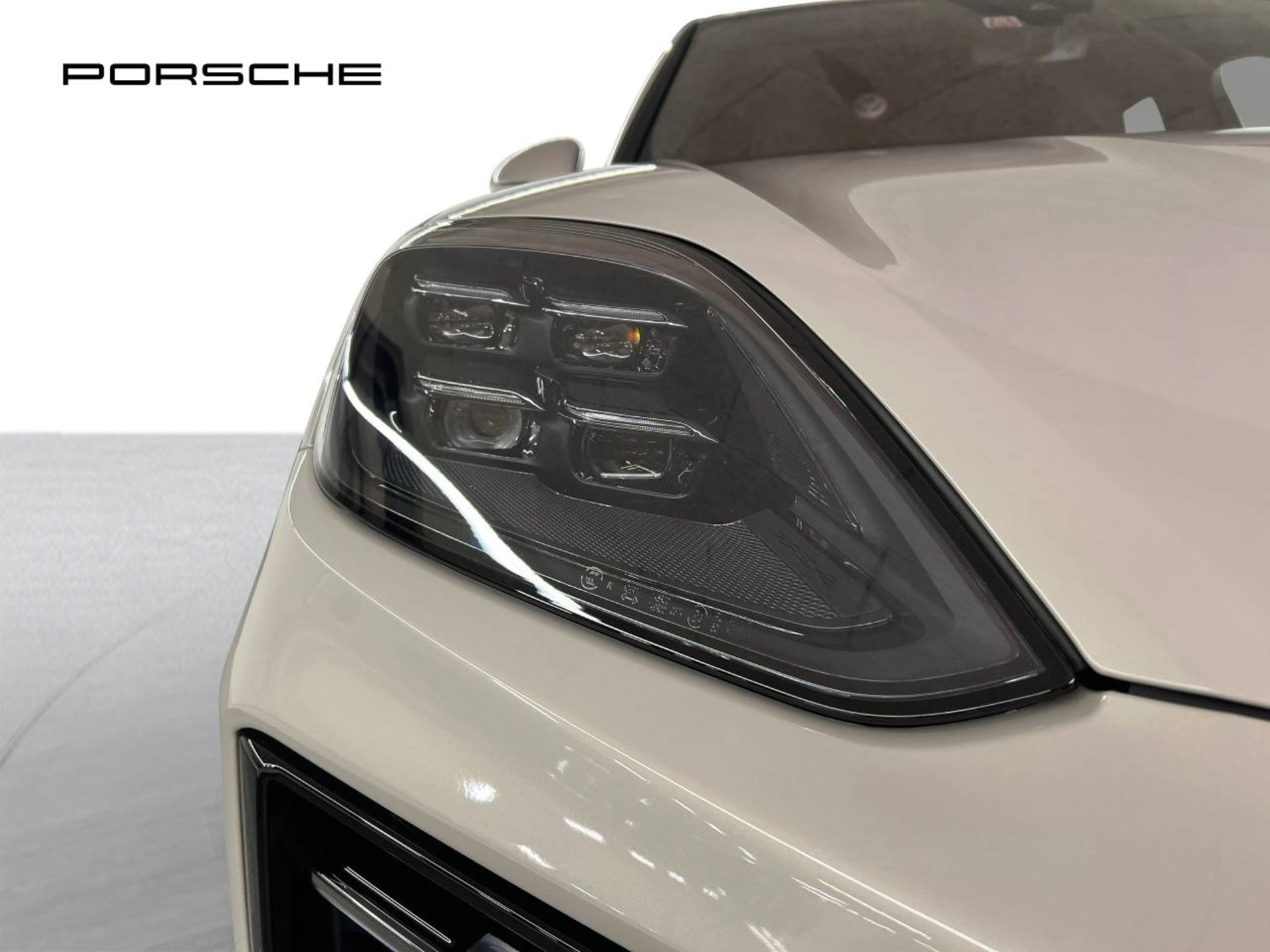 PORSCHE Cayenne GTS Coupé-image-11