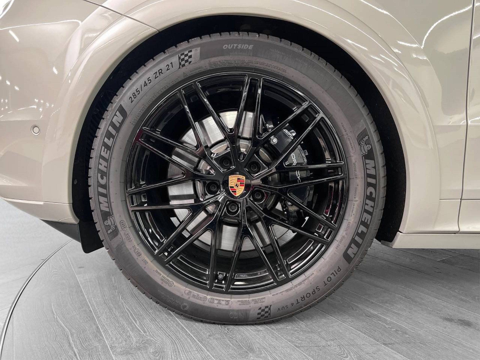 PORSCHE Cayenne GTS Coupé-image-10