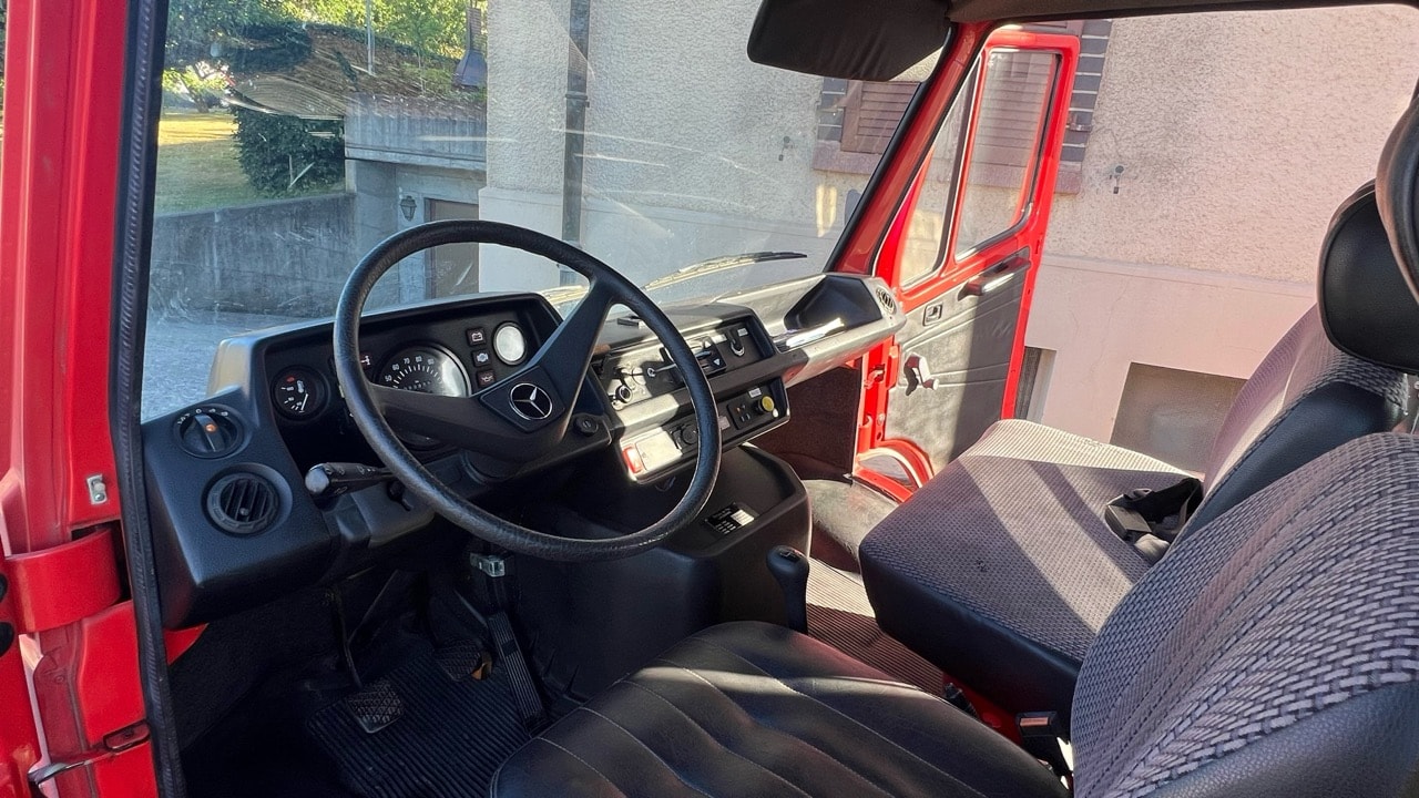 MERCEDES-BENZ 210-image-2