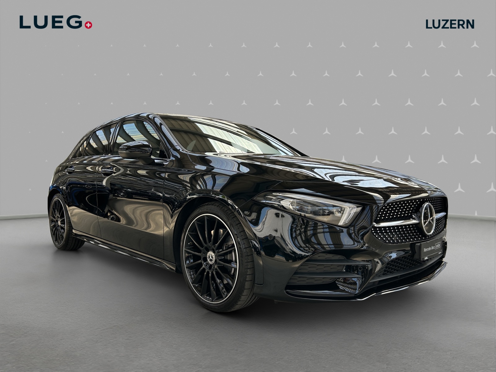 MERCEDES-BENZ A 220 d 4Matic AMG Line-image-4