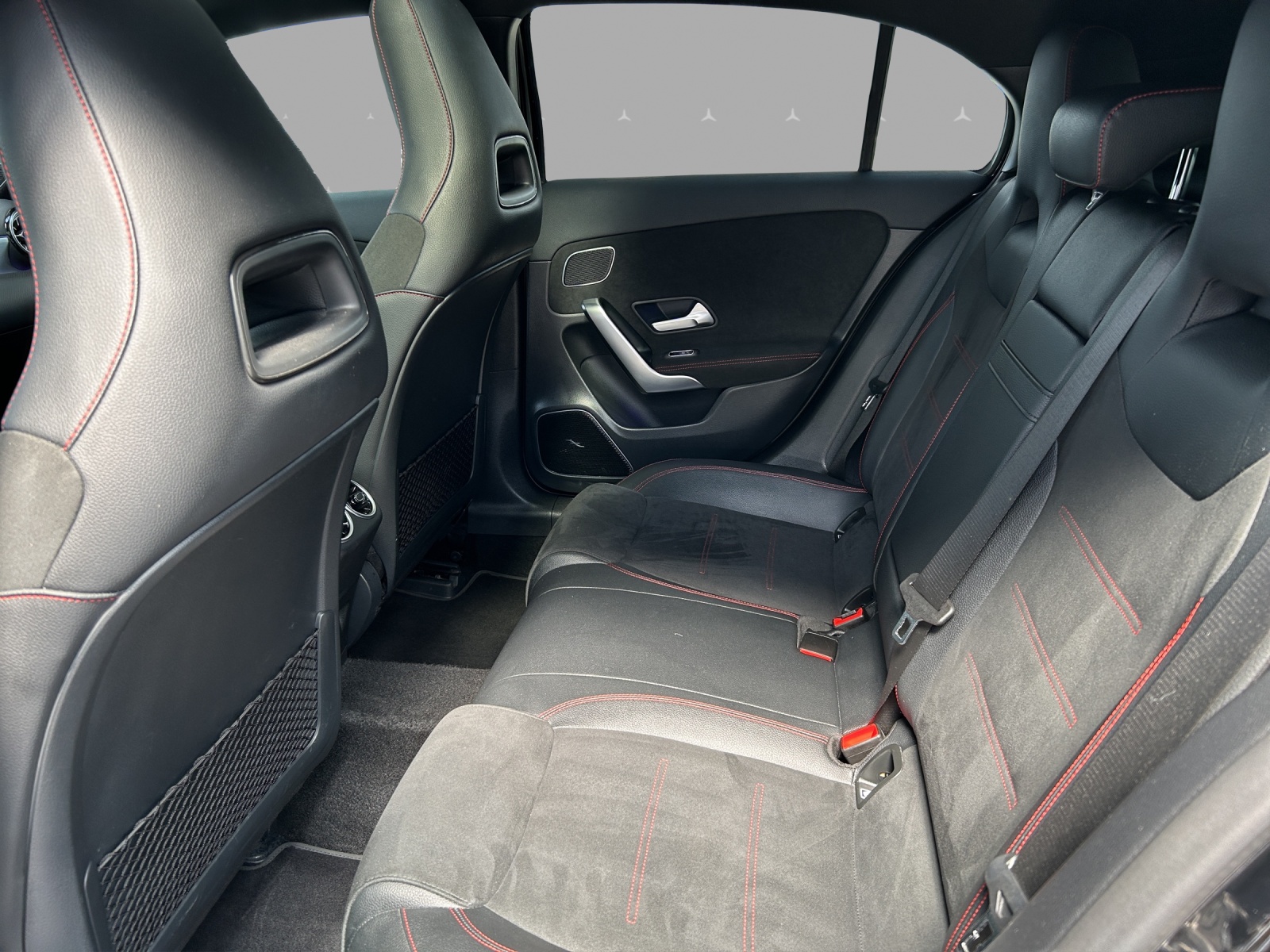 MERCEDES-BENZ A 220 d 4Matic AMG Line-image-13
