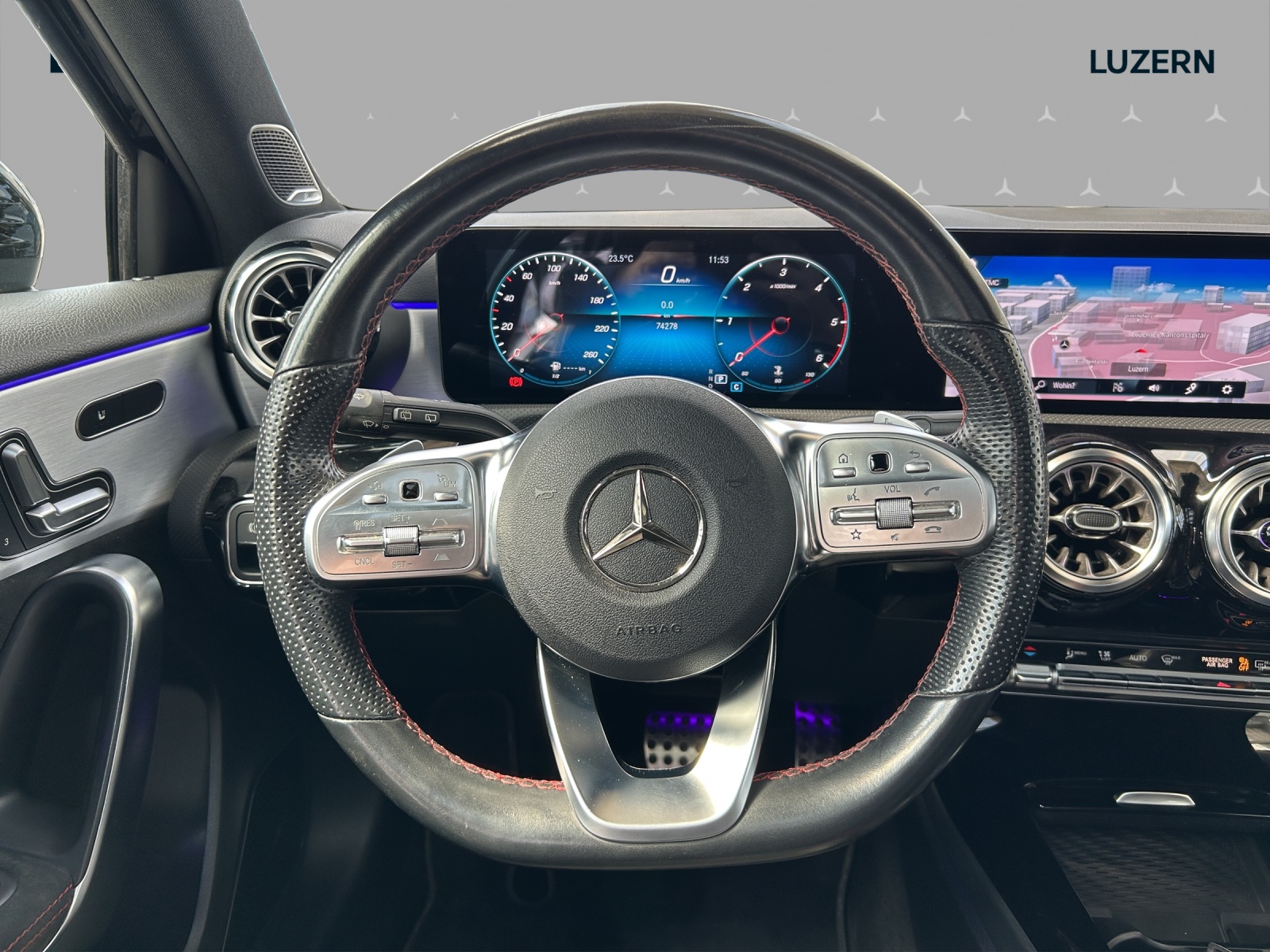 MERCEDES-BENZ A 220 d 4Matic AMG Line-image-9