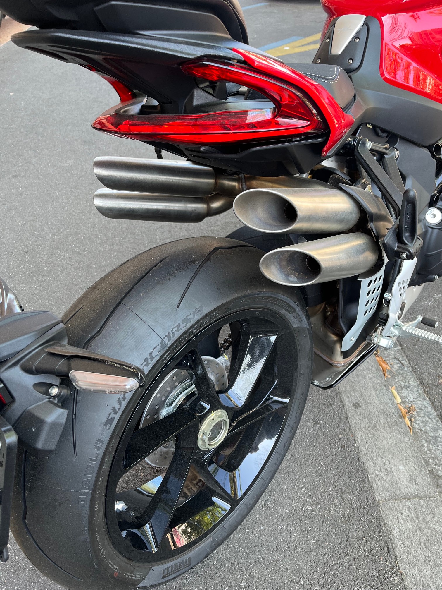 MV AGUSTA B4 Brutale 1000 RS-image-3
