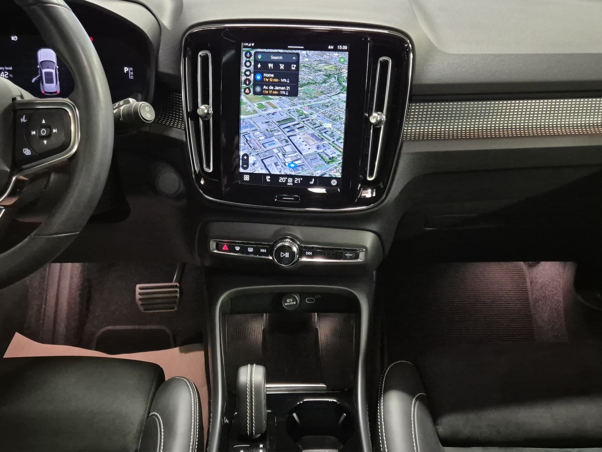 VOLVO XC40 Recharge P6 Ultimate FWD-image-10