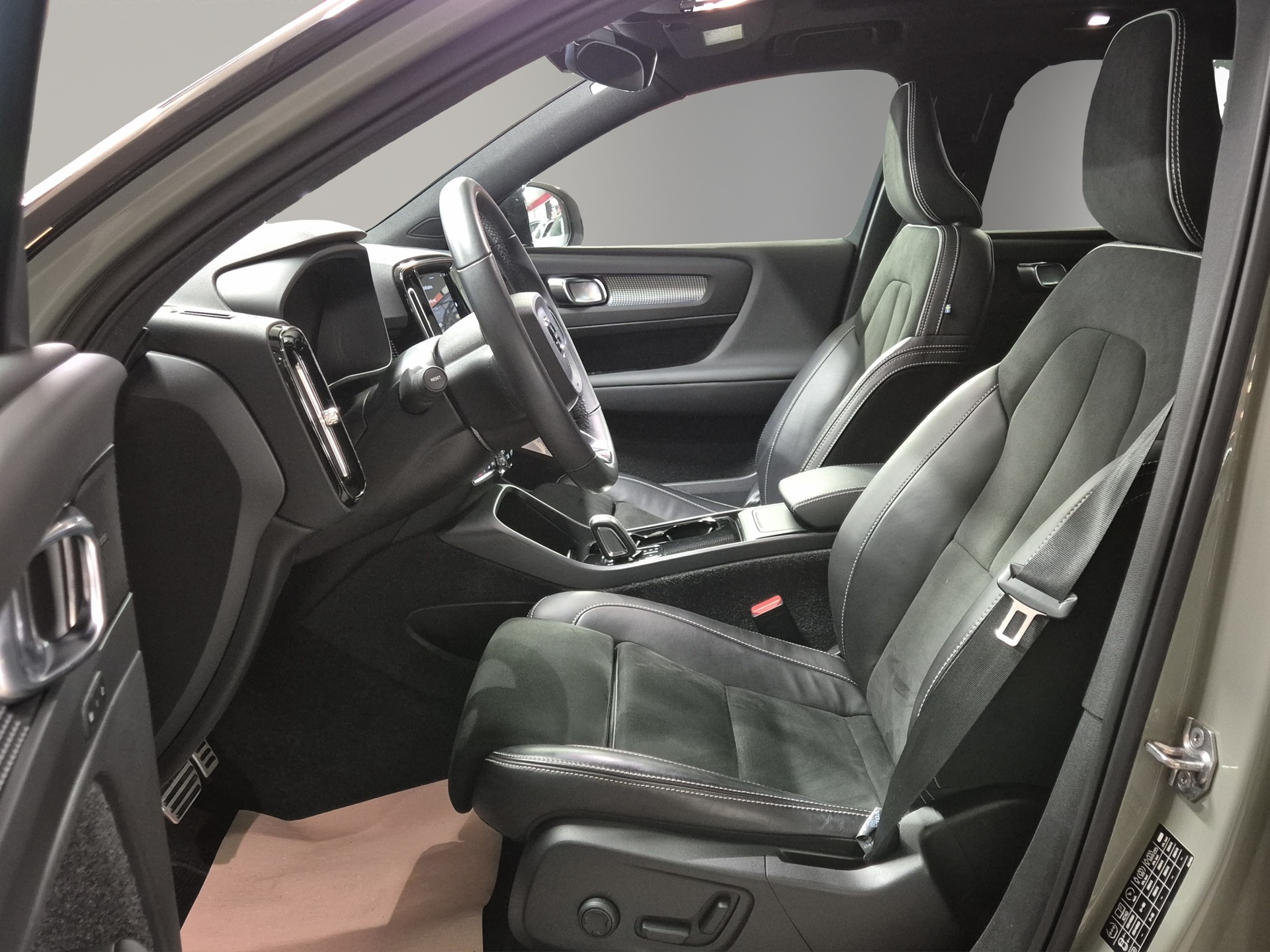 VOLVO XC40 Recharge P6 Ultimate FWD-image-7
