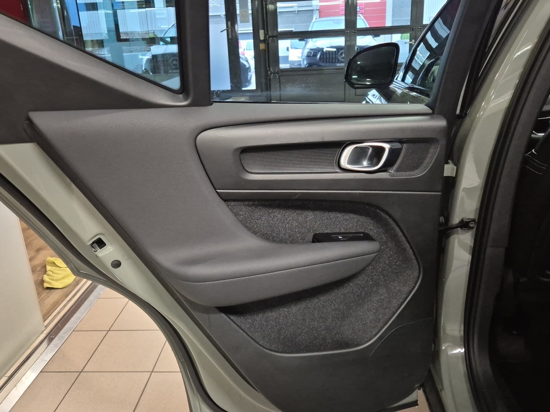VOLVO XC40 Recharge P6 Ultimate FWD-image-11