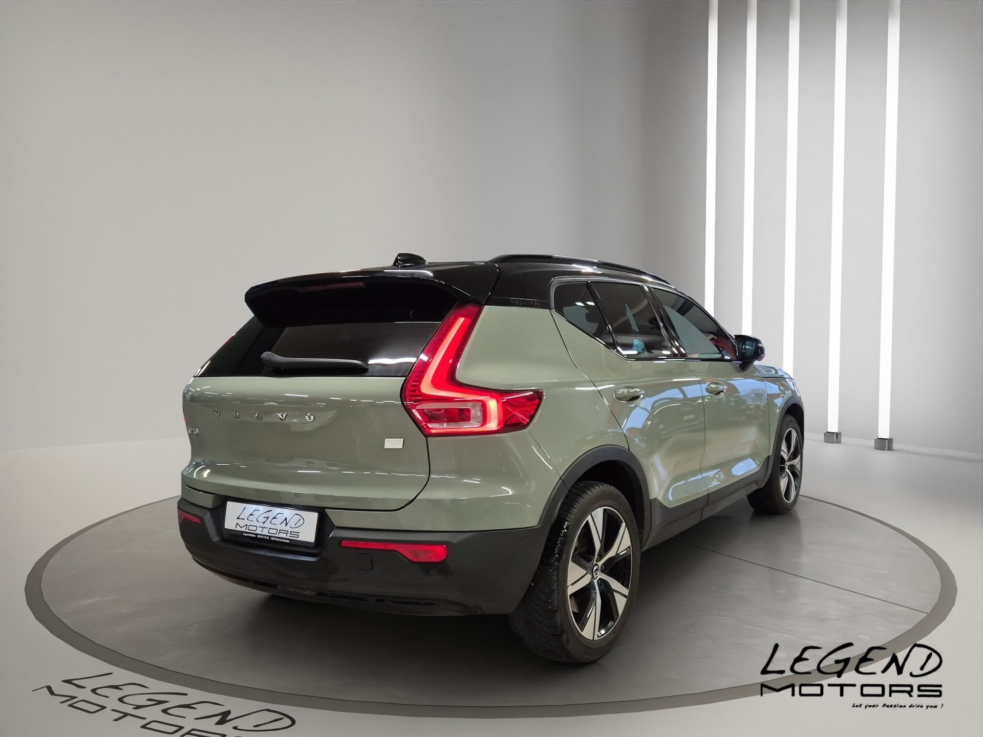 VOLVO XC40 Recharge P6 Ultimate FWD-image-5