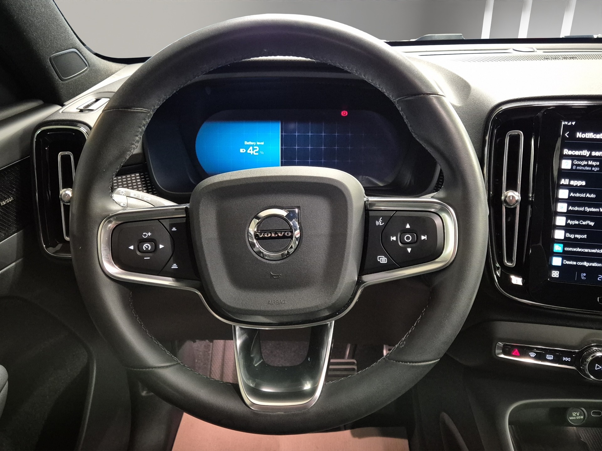 VOLVO XC40 Recharge P6 Ultimate FWD-image-9