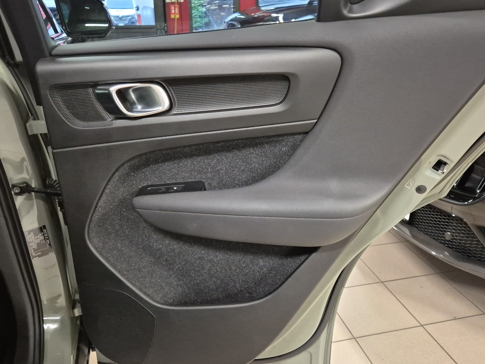 VOLVO XC40 Recharge P6 Ultimate FWD-image-13