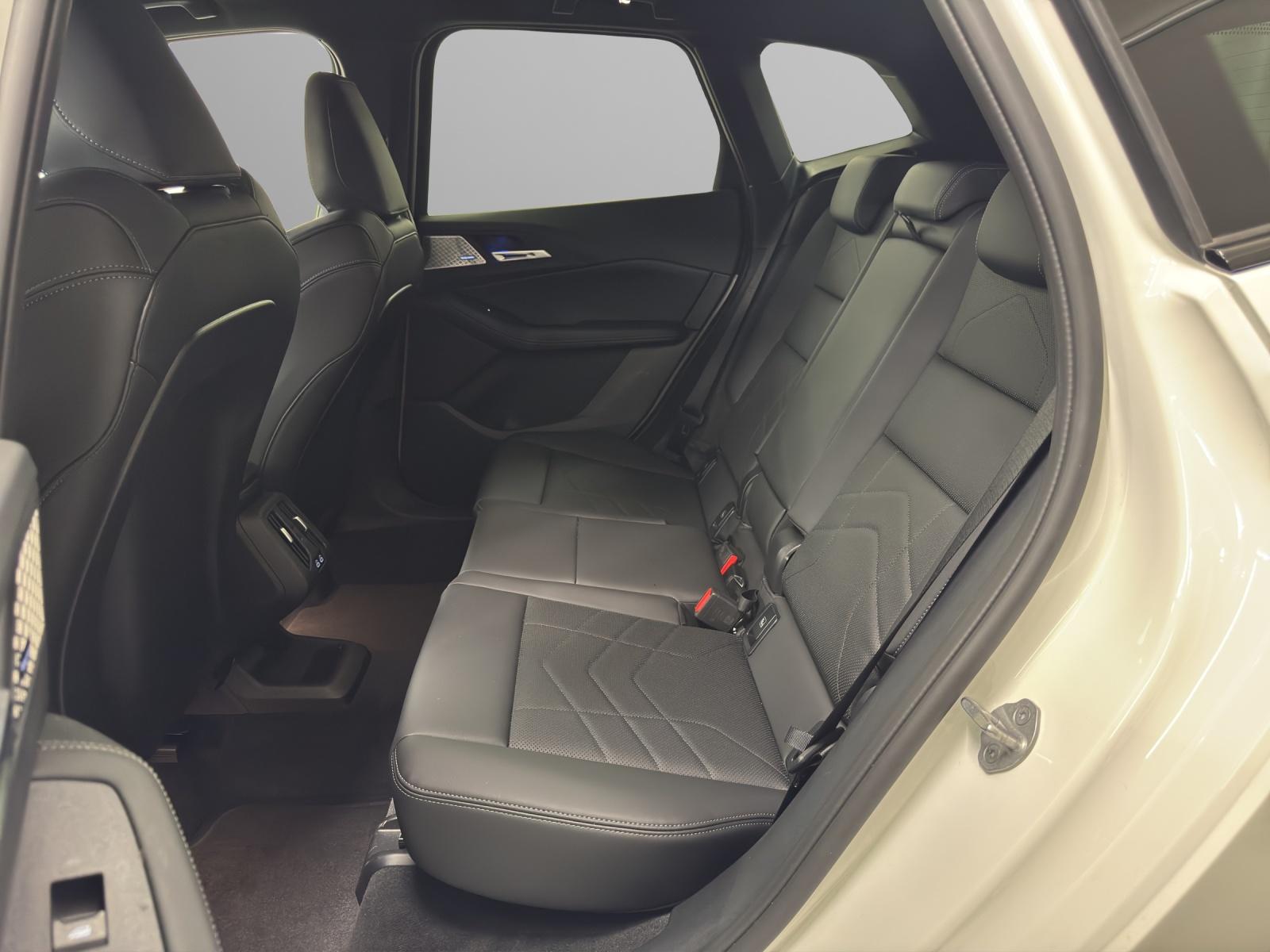 BMW 223d xDrive AT-image-13
