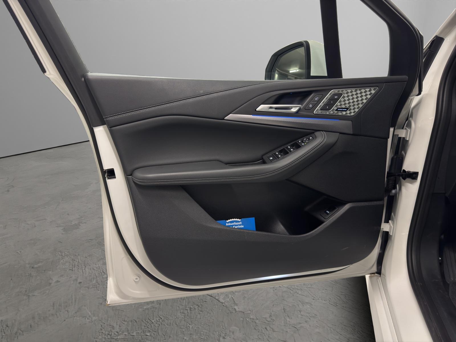 BMW 223d xDrive AT-image-12