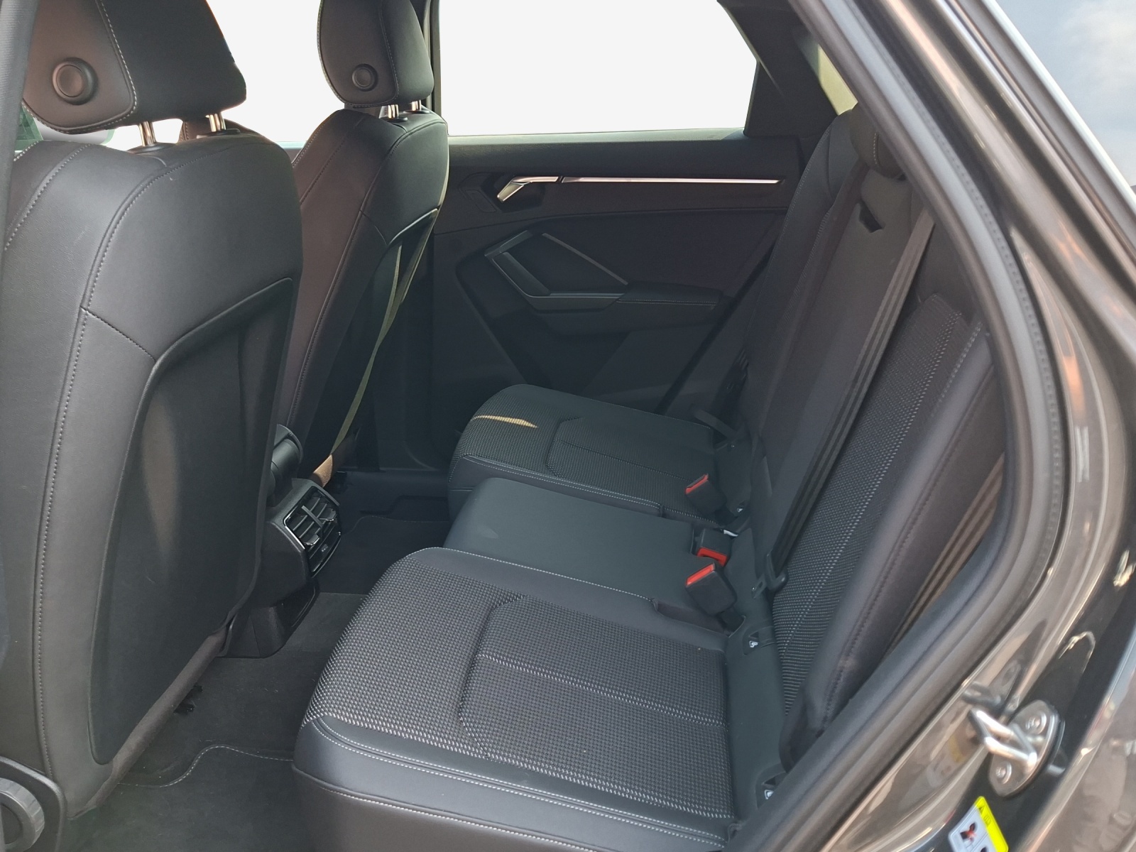 AUDI Q3 Sportback 35 TFSI S line Attraction S-tronic-image-11