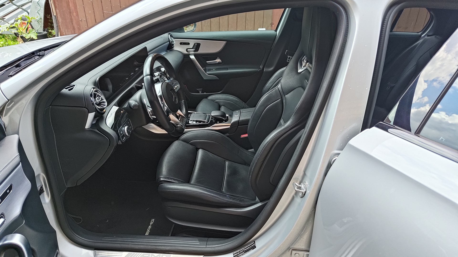 MERCEDES-BENZ A 35 AMG 4matic-image-3