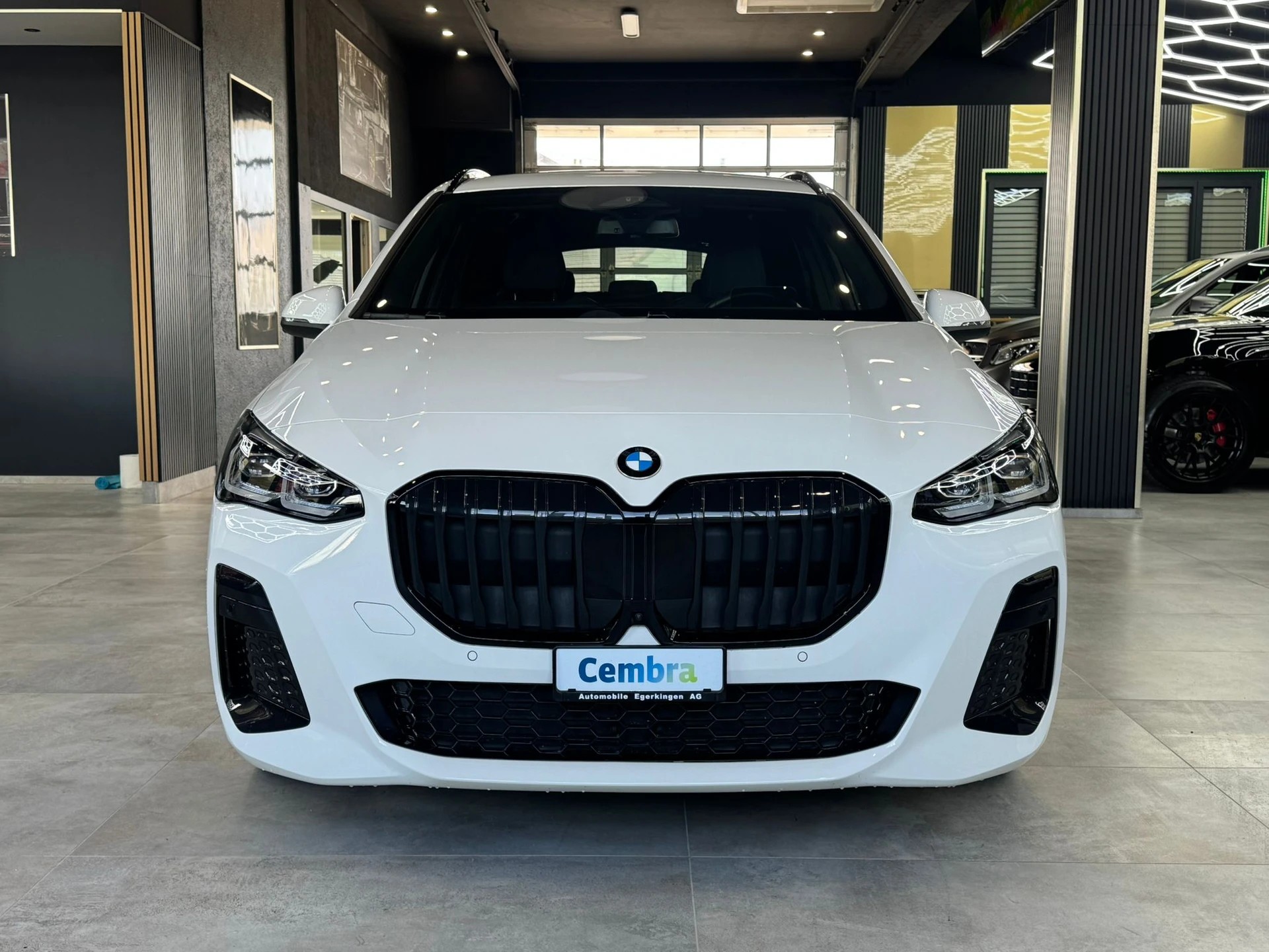 BMW 218d Active Tourer M Sport DKG-showroom-element-1