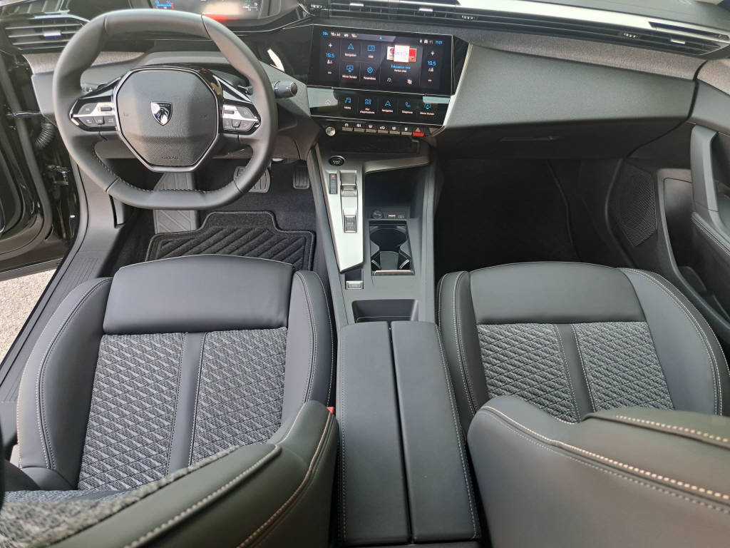 PEUGEOT 408 1.6 PHEV 240cv Allure-image-11
