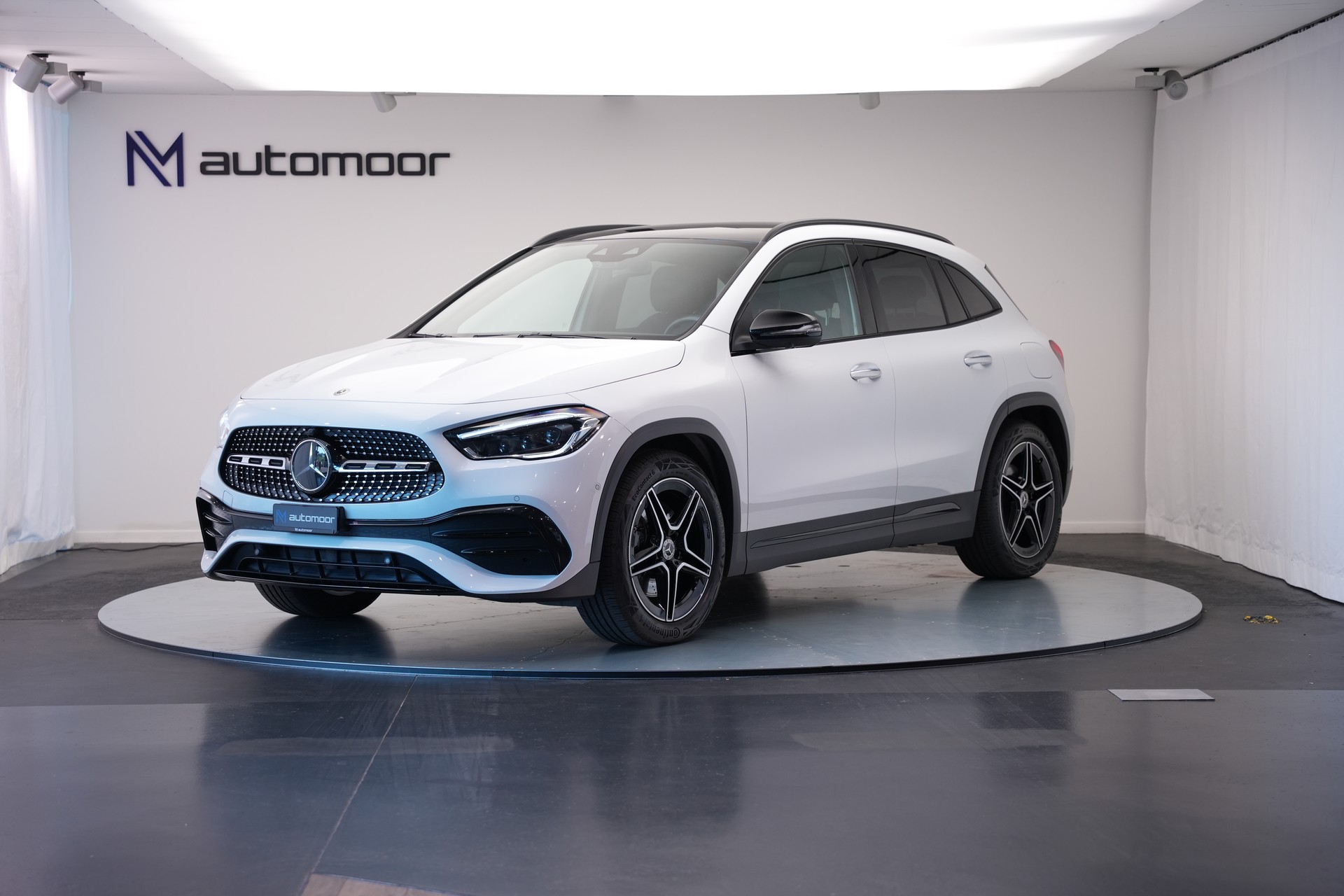 MERCEDES-BENZ GLA 250 4Matic AMG Line 8G-DCT *CH-Fahrzeug* *AHK* *Panorama*-image-0