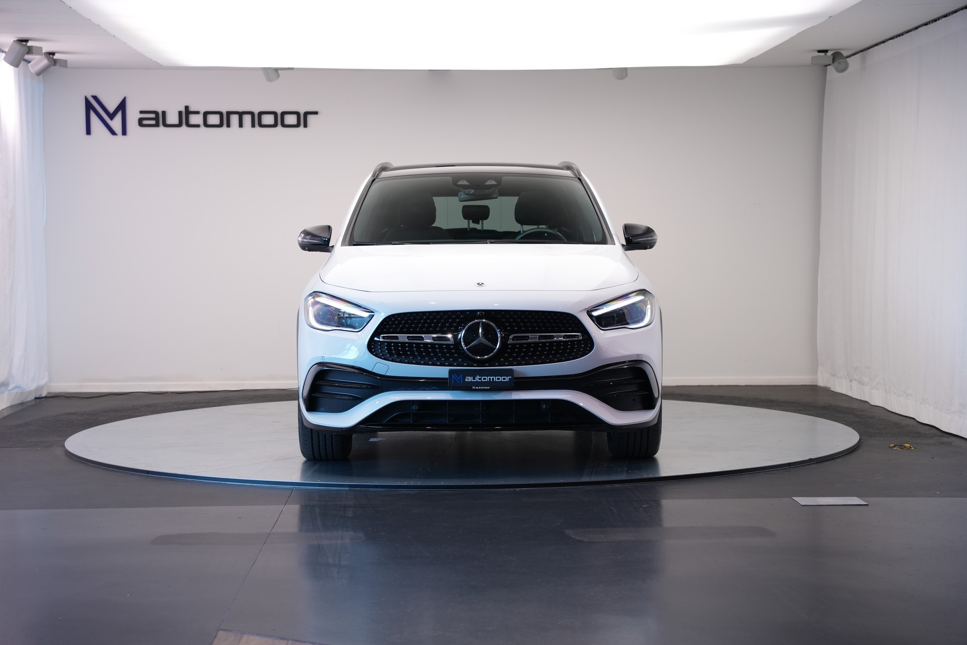 MERCEDES-BENZ GLA 250 4Matic AMG Line 8G-DCT *CH-Fahrzeug* *AHK* *Panorama*-image-1