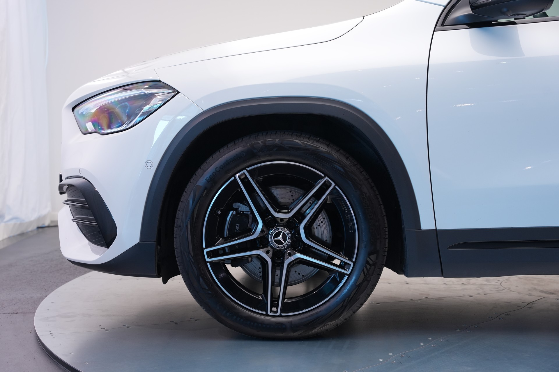 MERCEDES-BENZ GLA 250 4Matic AMG Line 8G-DCT *CH-Fahrzeug* *AHK* *Panorama*-image-39