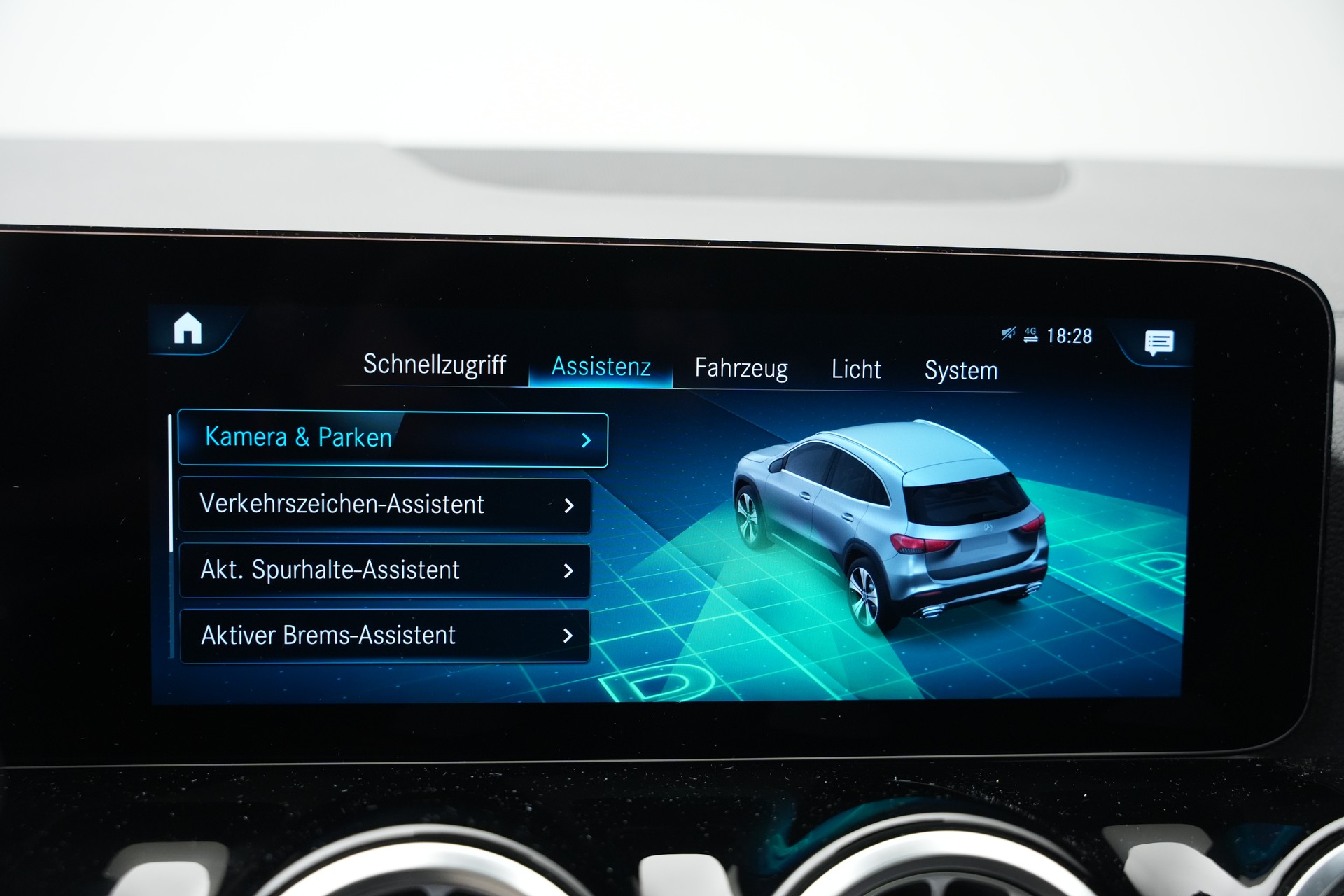 MERCEDES-BENZ GLA 250 4Matic AMG Line 8G-DCT *CH-Fahrzeug* *AHK* *Panorama*-image-34