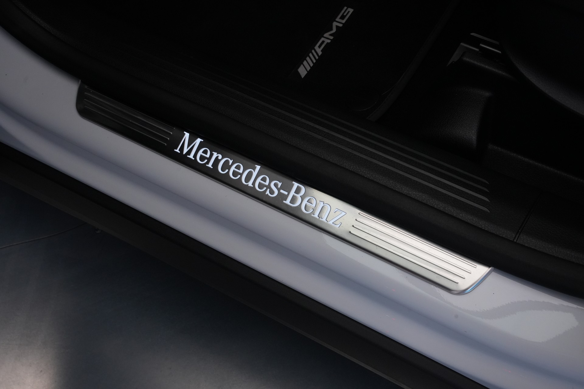 MERCEDES-BENZ GLA 250 4Matic AMG Line 8G-DCT *CH-Fahrzeug* *AHK* *Panorama*-image-19
