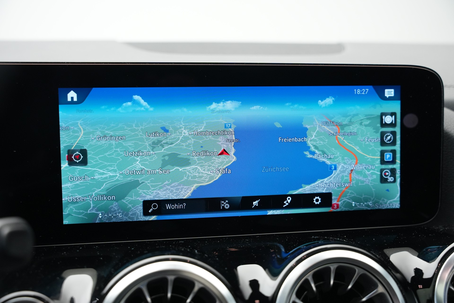 MERCEDES-BENZ GLA 250 4Matic AMG Line 8G-DCT *CH-Fahrzeug* *AHK* *Panorama*-image-29