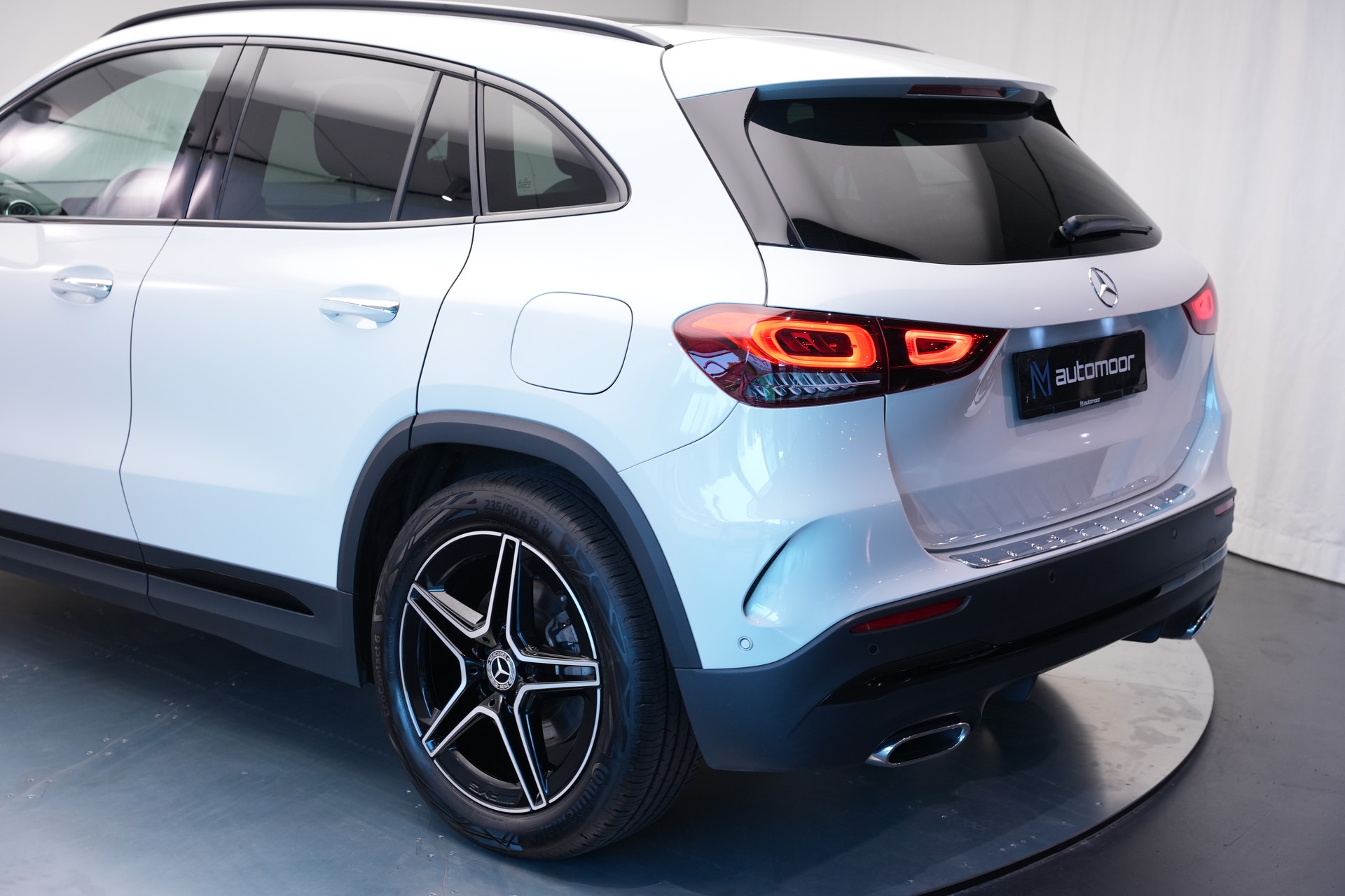MERCEDES-BENZ GLA 250 4Matic AMG Line 8G-DCT *CH-Fahrzeug* *AHK* *Panorama*-image-38