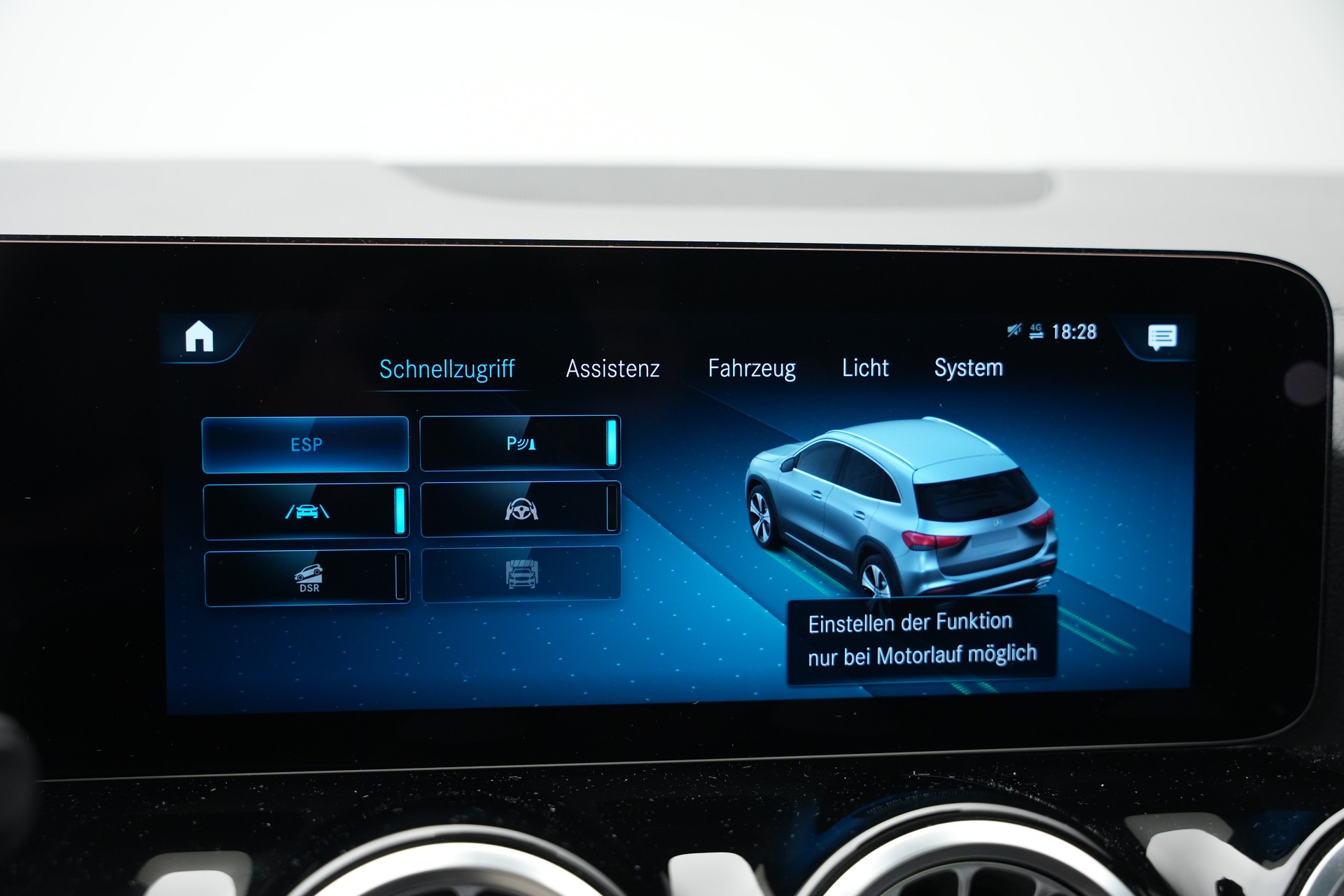 MERCEDES-BENZ GLA 250 4Matic AMG Line 8G-DCT *CH-Fahrzeug* *AHK* *Panorama*-image-33