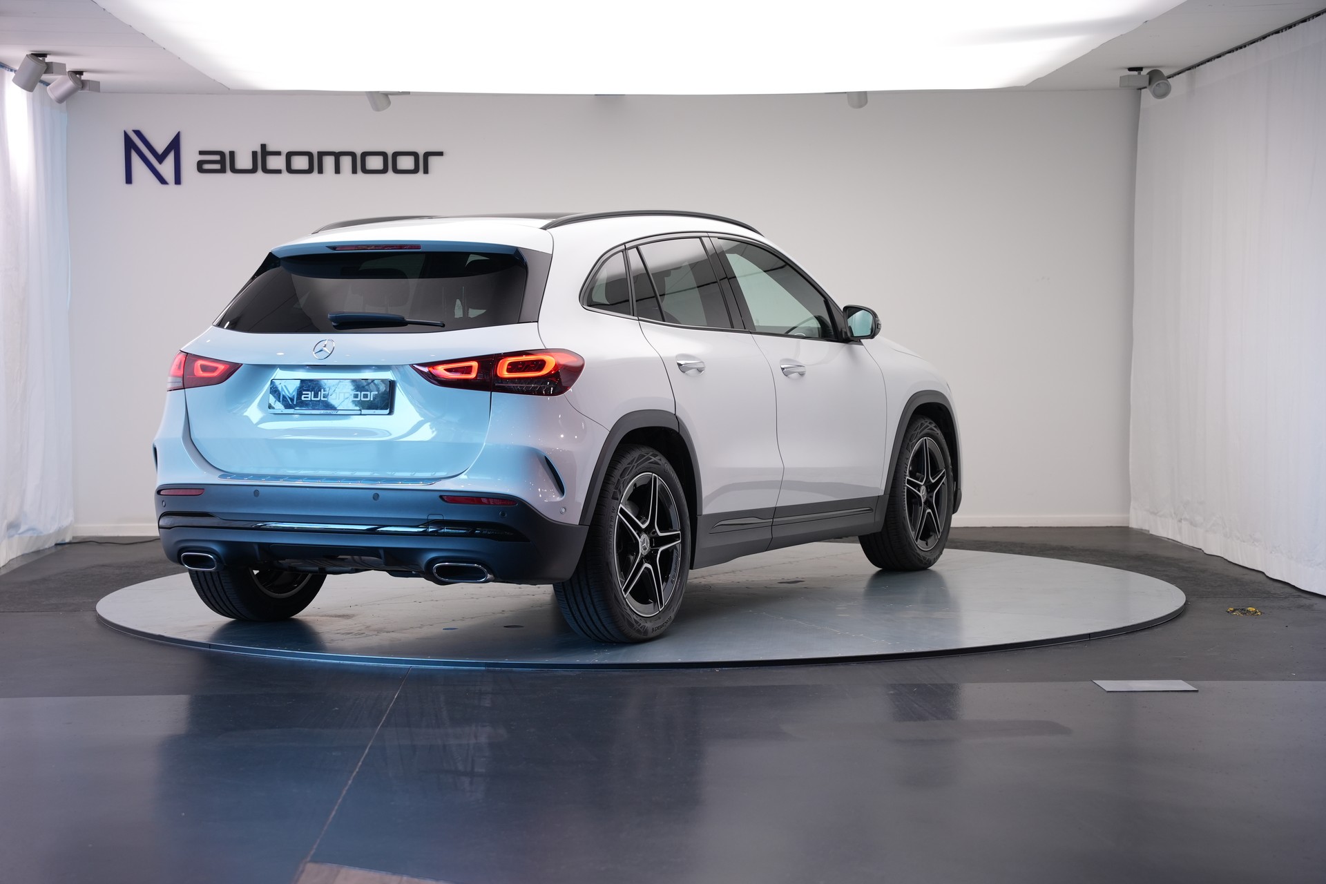 MERCEDES-BENZ GLA 250 4Matic AMG Line 8G-DCT *CH-Fahrzeug* *AHK* *Panorama*-image-4