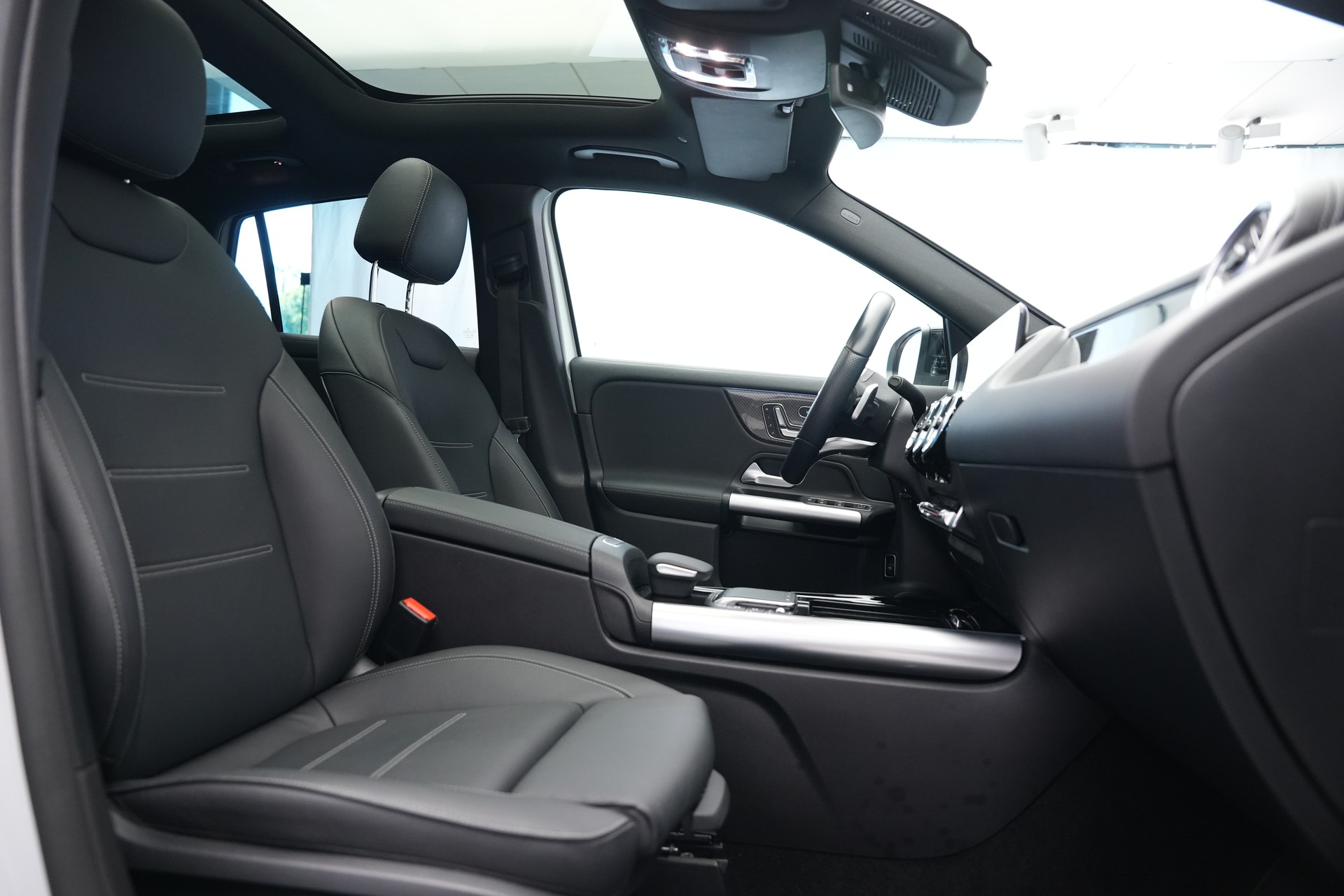 MERCEDES-BENZ GLA 250 4Matic AMG Line 8G-DCT *CH-Fahrzeug* *AHK* *Panorama*-image-13