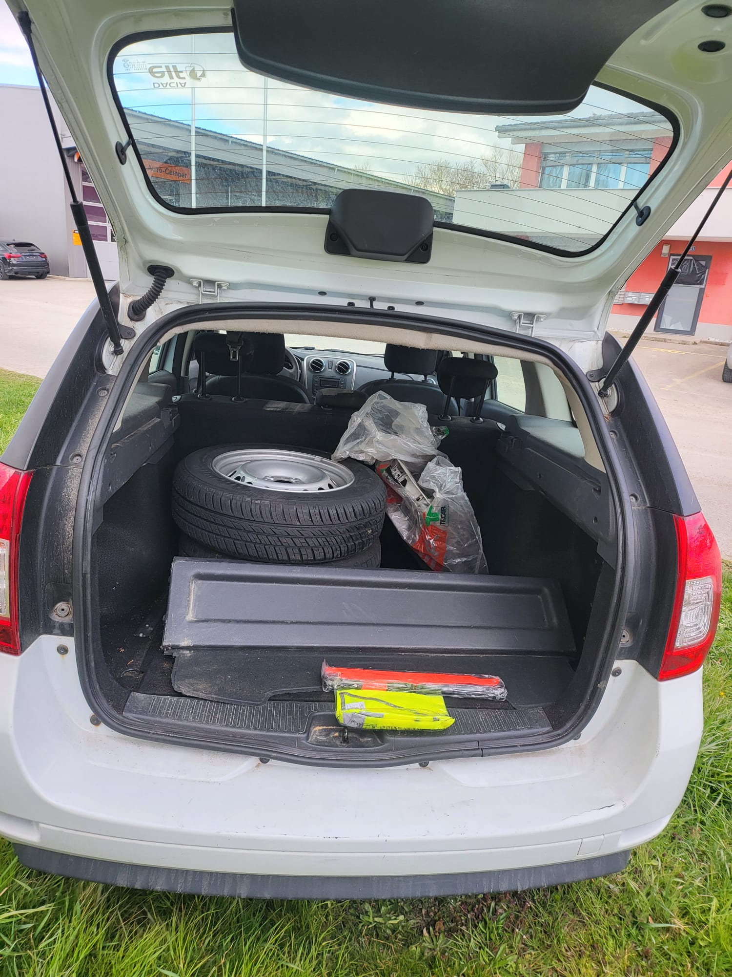 DACIA Logan MCV 0.9 Lauréate-image-4