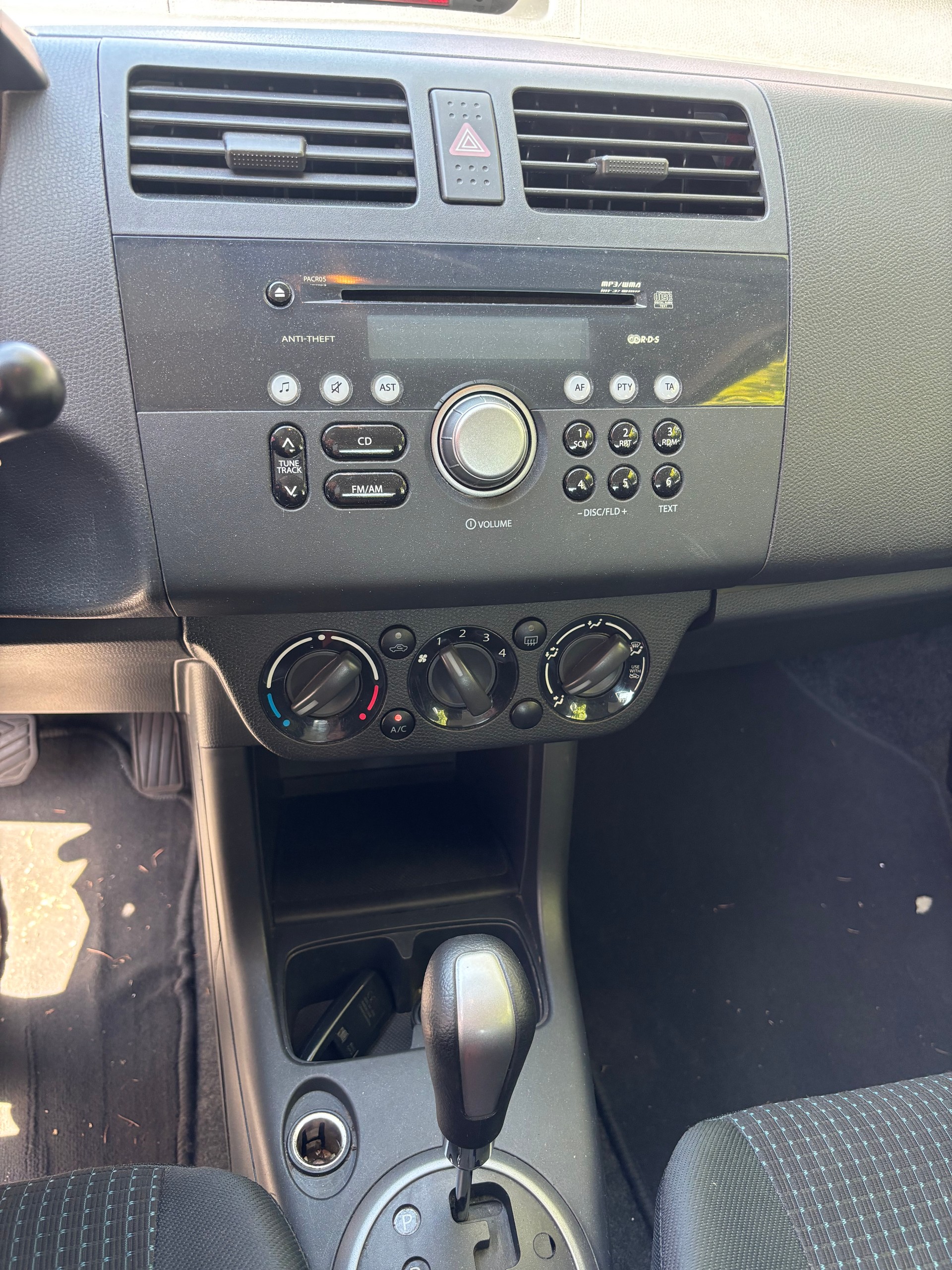 SUZUKI Swift 1.5i 16V VVT GL Top-image-4