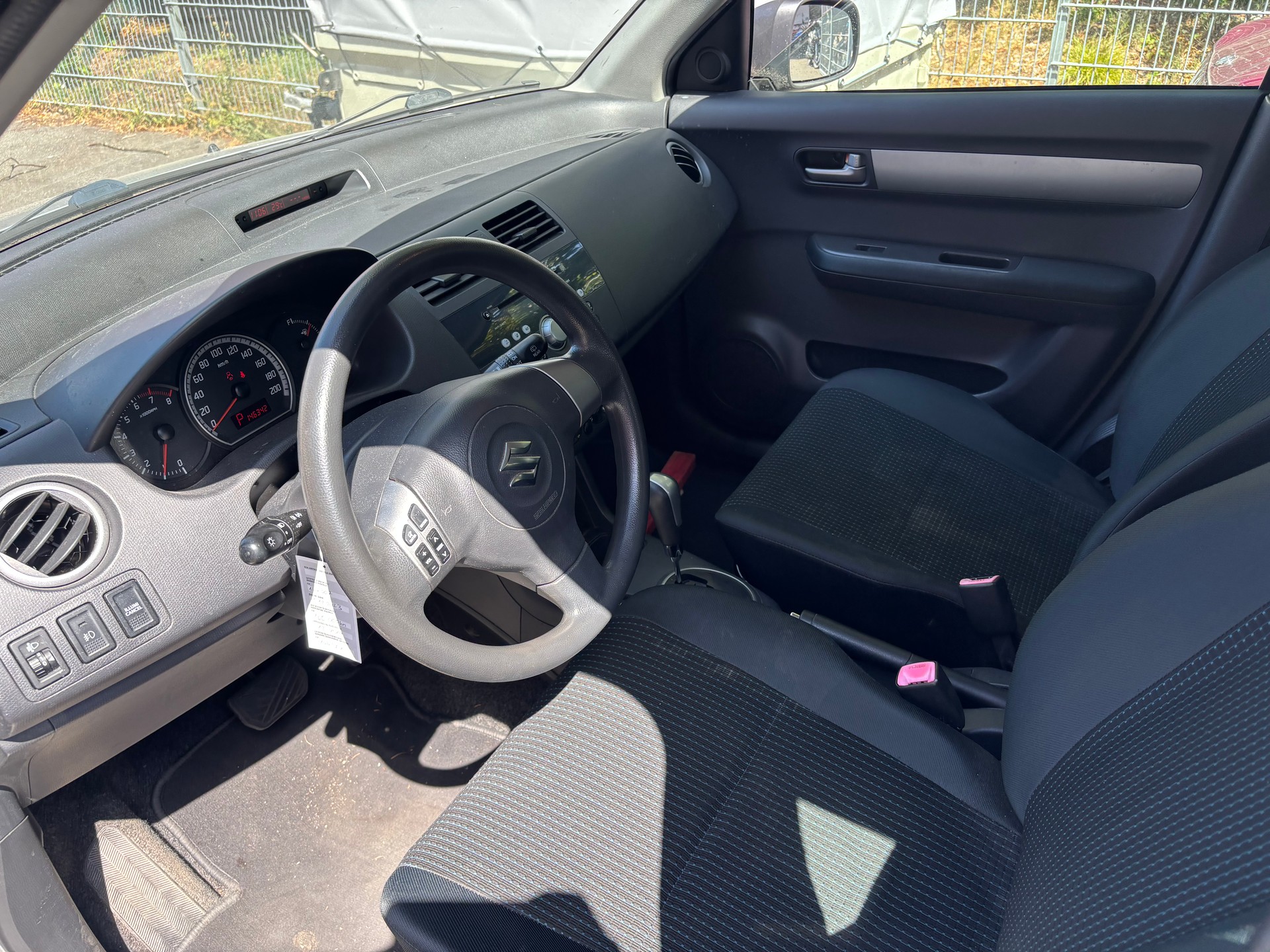 SUZUKI Swift 1.5i 16V VVT GL Top-image-3