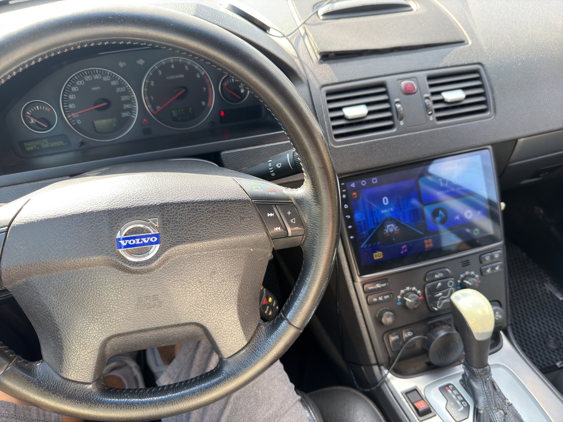 VOLVO XC90 2.5T AWD Geartronic-image-13