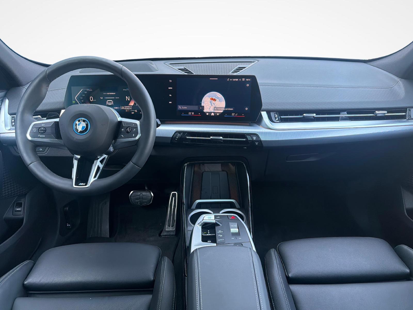 BMW iX2 30 xDrive-image-8