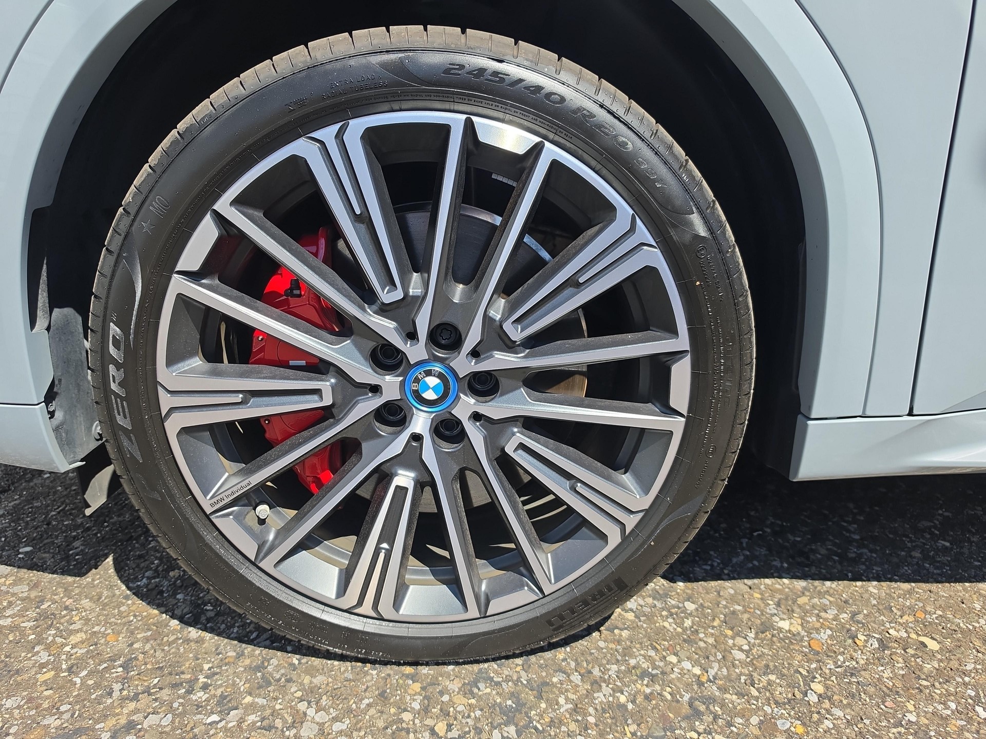 BMW iX2 30 xDrive30-image-10