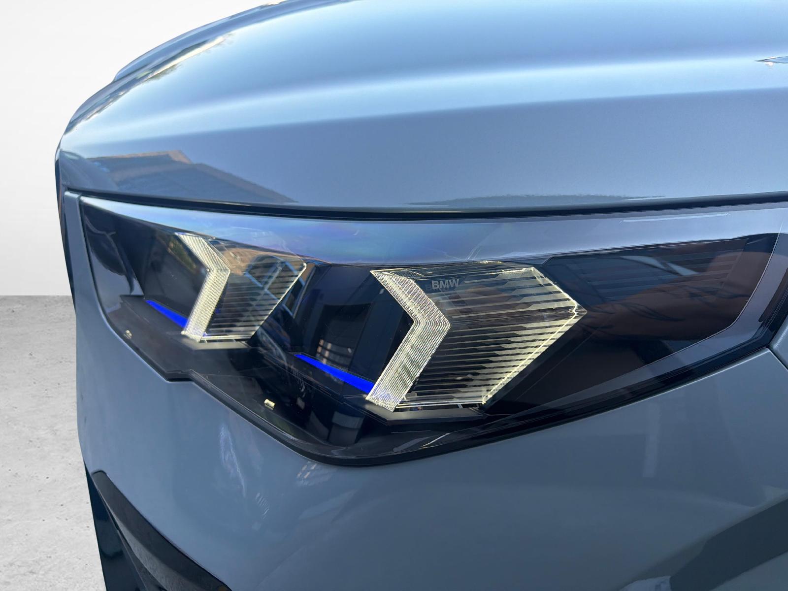 BMW iX2 30 xDrive-image-14