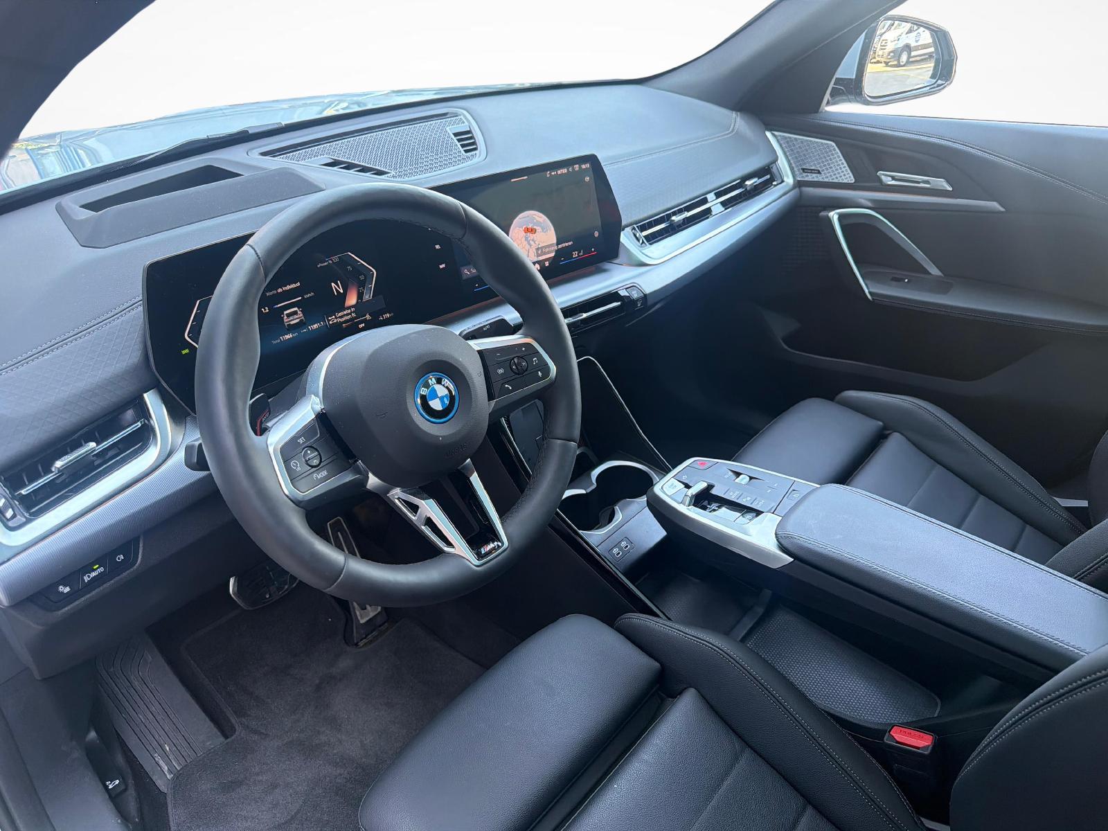 BMW iX2 30 xDrive-image-13