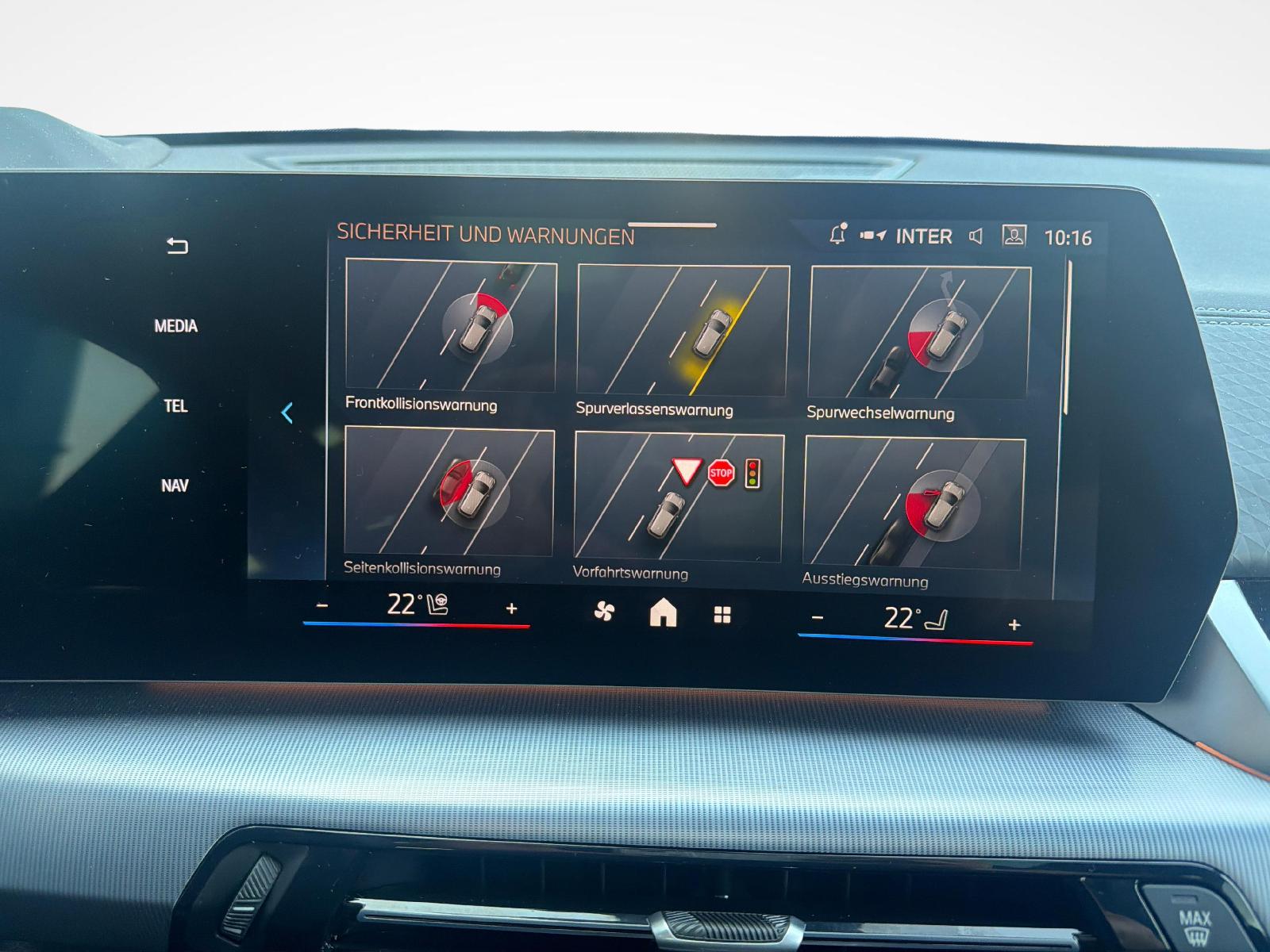 BMW iX2 30 xDrive30-image-17