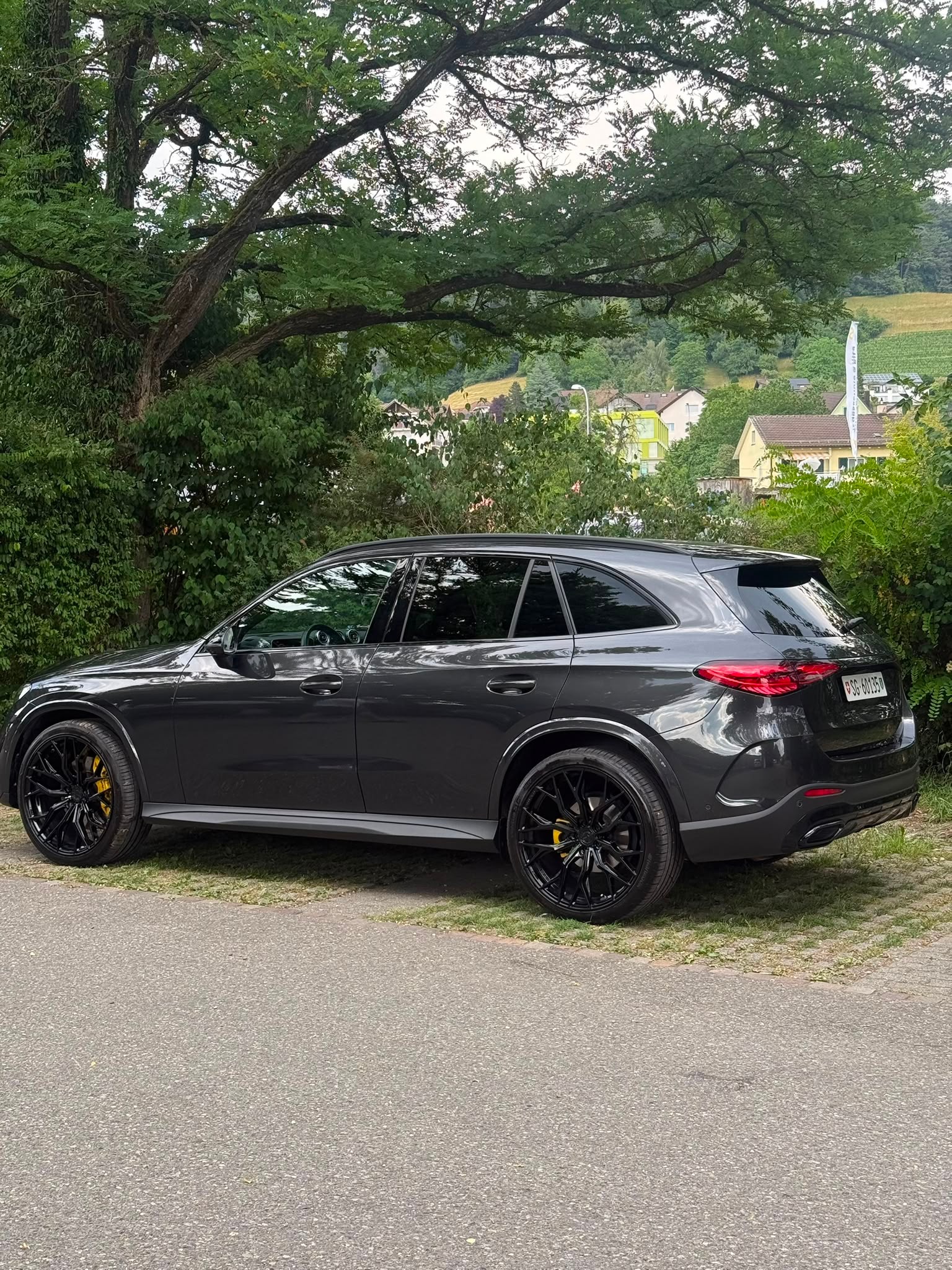 MERCEDES-BENZ GLC 200 4Matic 9G-Tronic Black-Edition-image-2