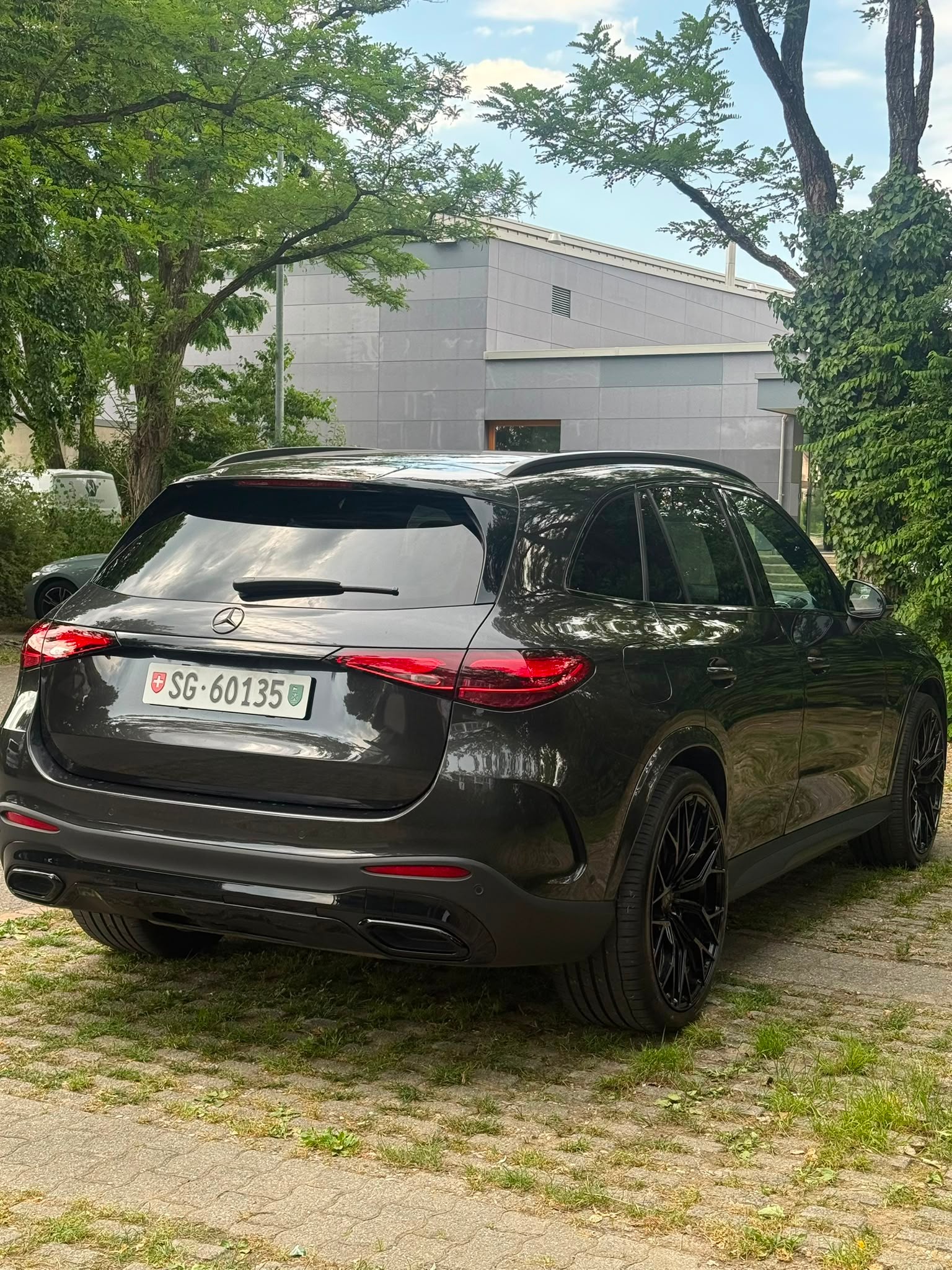 MERCEDES-BENZ GLC 200 4Matic 9G-Tronic Black-Edition-image-3