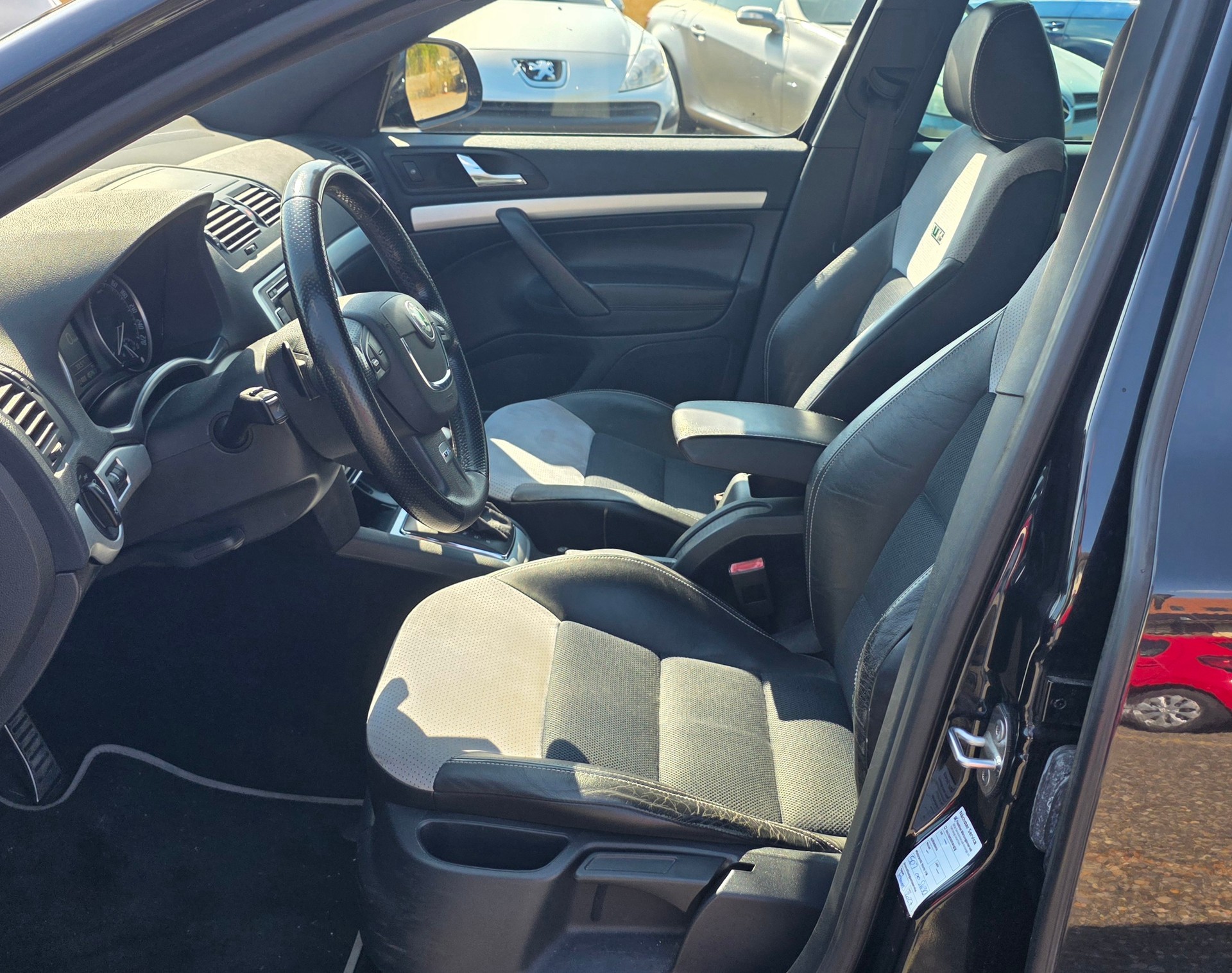 SKODA Octavia Combi 2.0 TSI RS DSG-image-8