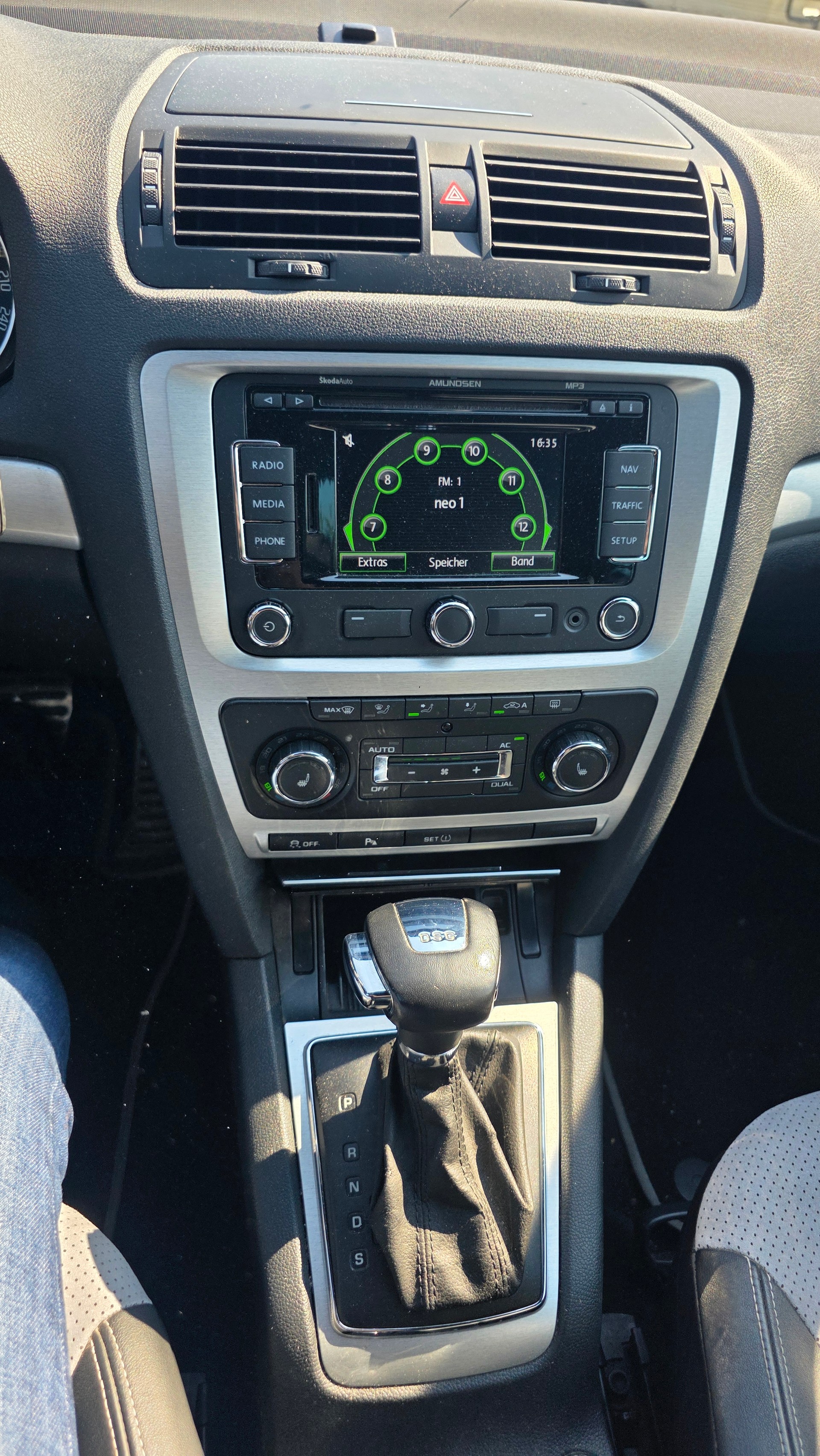 SKODA Octavia Combi 2.0 TSI RS DSG-image-10