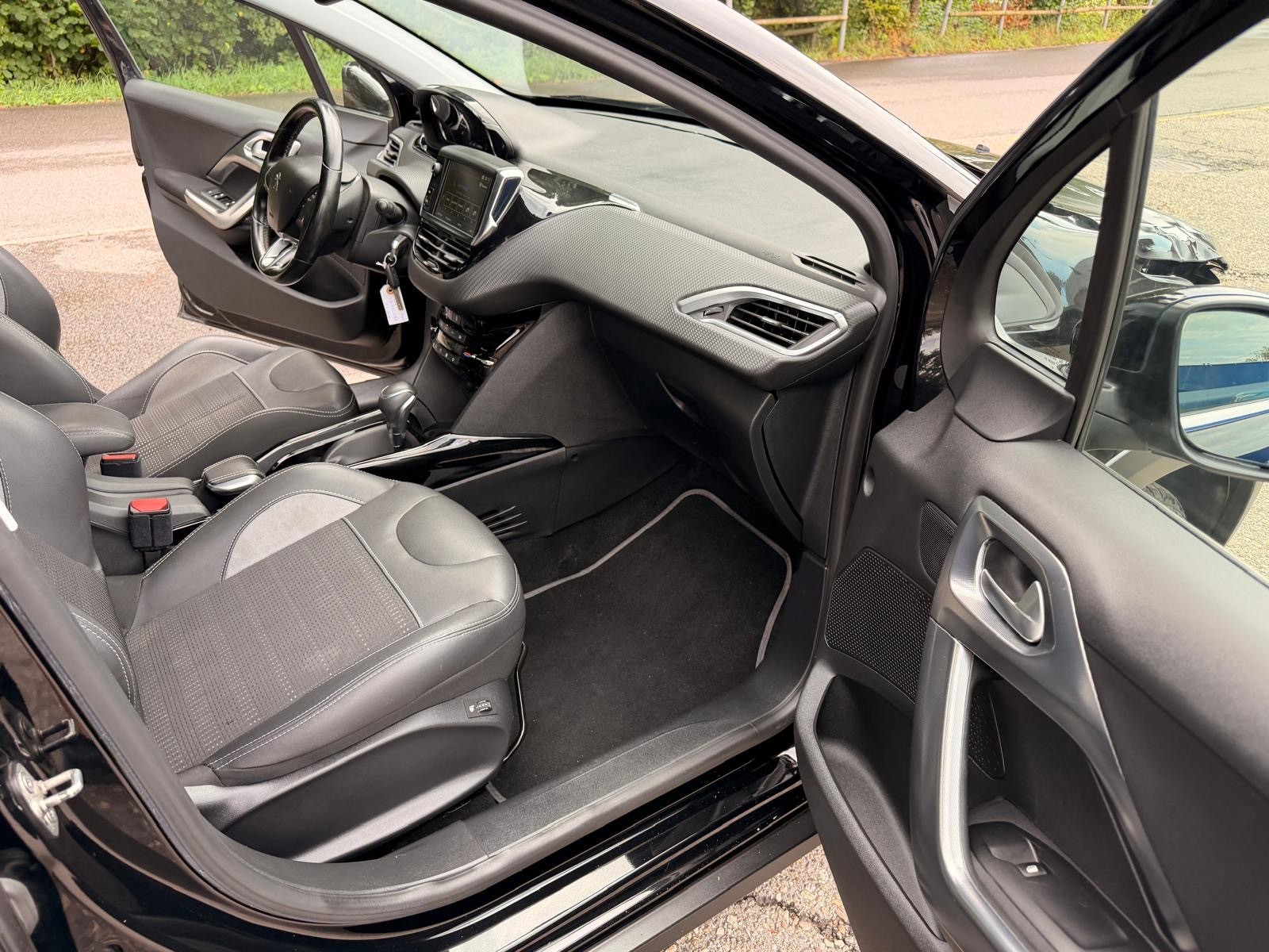 PEUGEOT 2008 1.2 PureTech Active EAT6-image-12