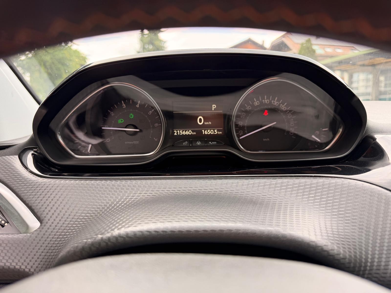PEUGEOT 2008 1.2 PureTech Active EAT6-image-15