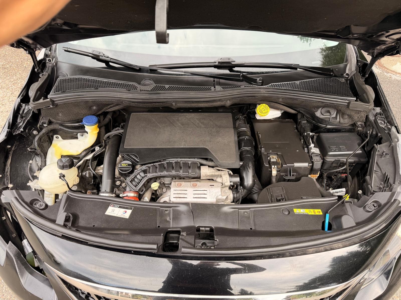 PEUGEOT 2008 1.2 PureTech Active EAT6-image-7