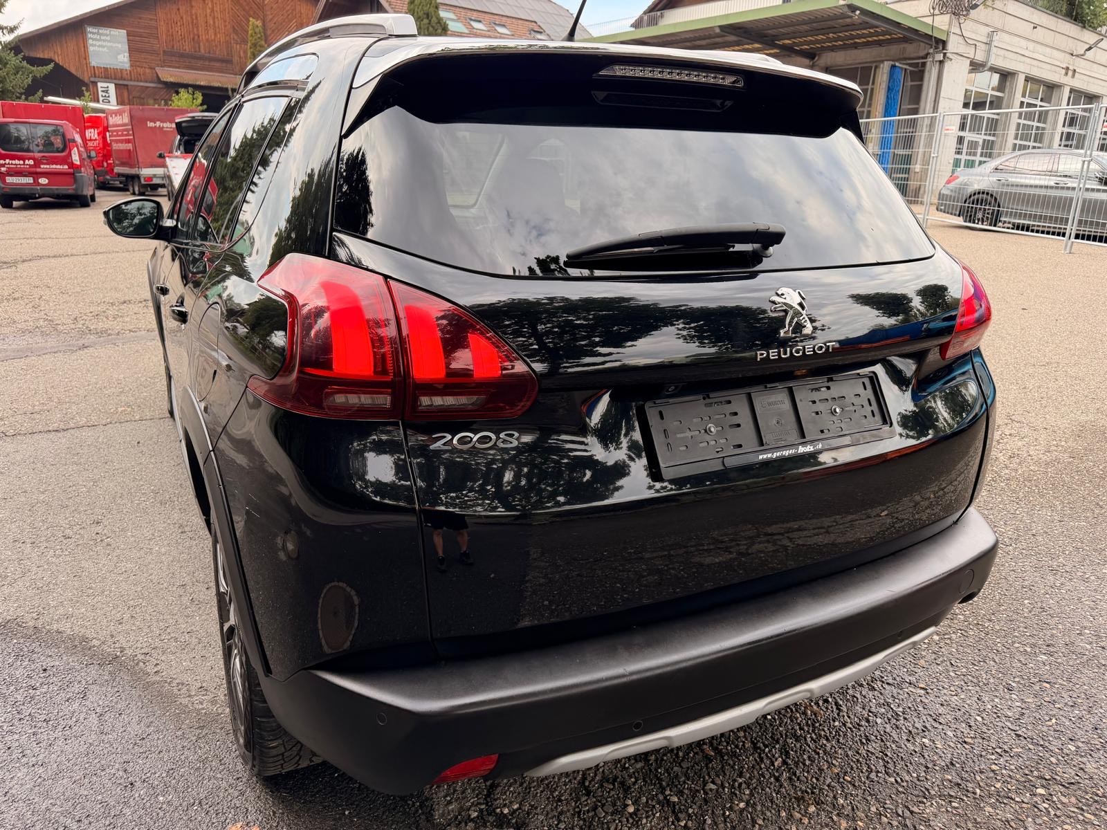 PEUGEOT 2008 1.2 PureTech Active EAT6-image-2