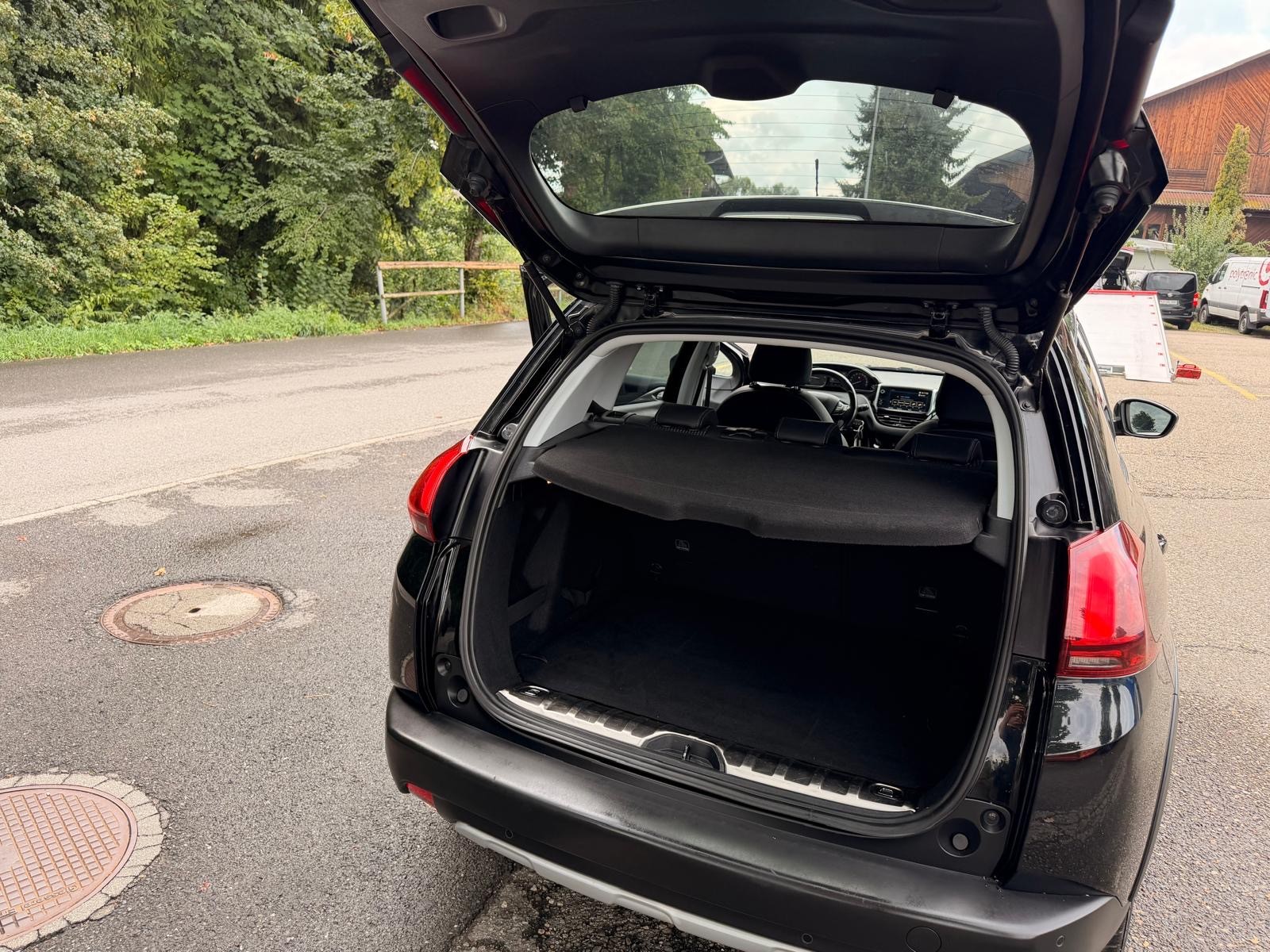 PEUGEOT 2008 1.2 PureTech Active EAT6-image-10