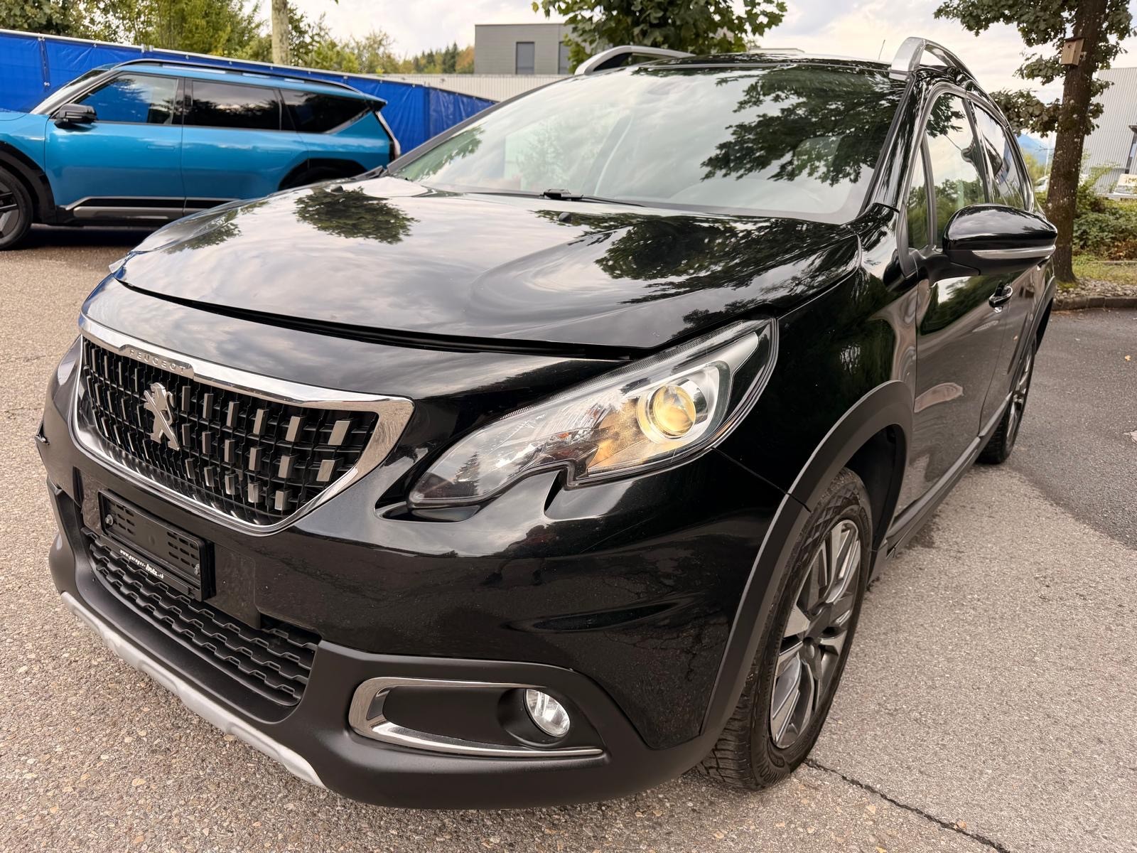 PEUGEOT 2008 1.2 PureTech Active EAT6-image-1