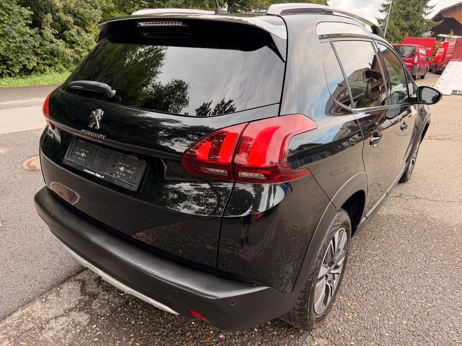 PEUGEOT 2008 1.2 PureTech Active EAT6-image-3